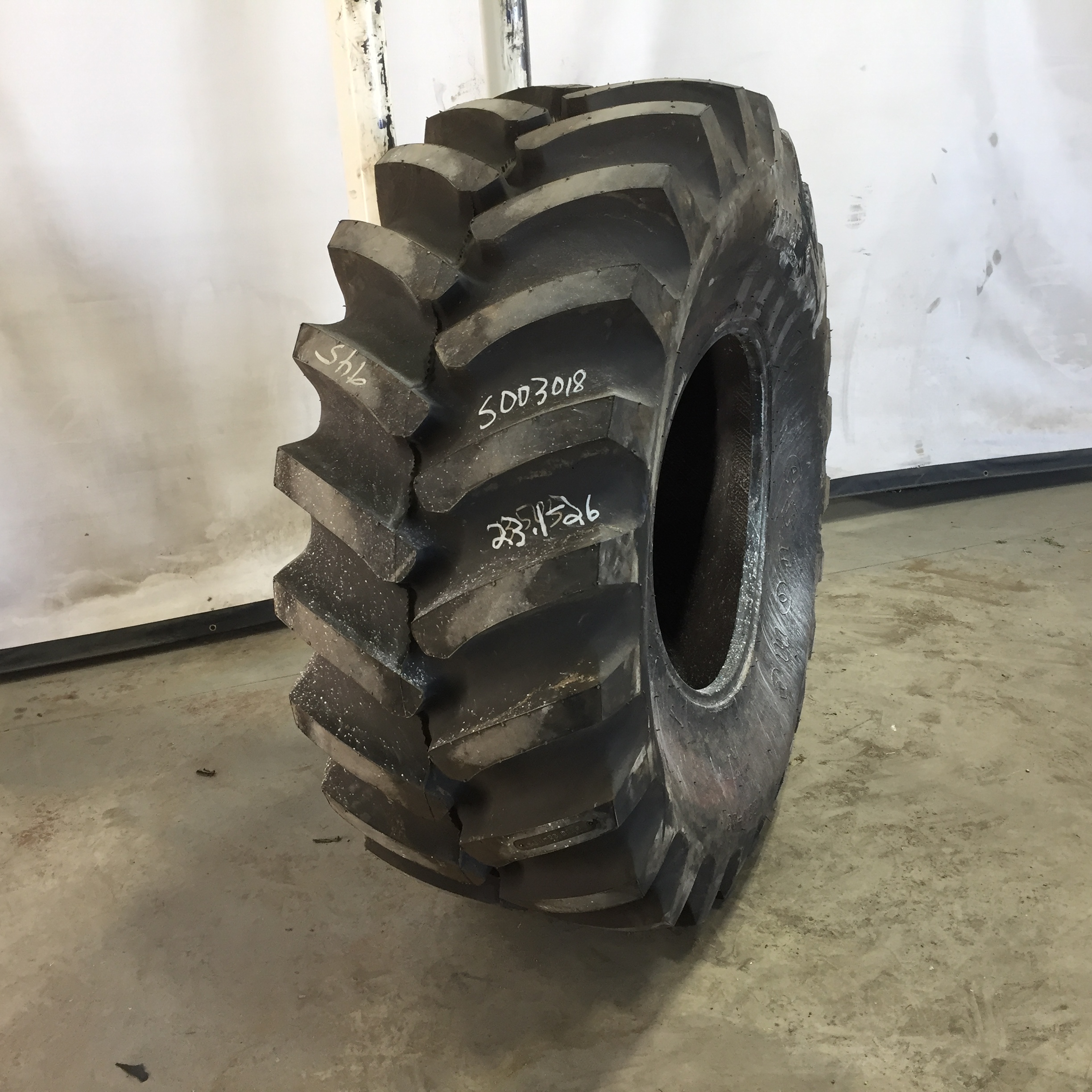 23.1/-26 Firestone Super All Traction 23 R-1 Tire S003018