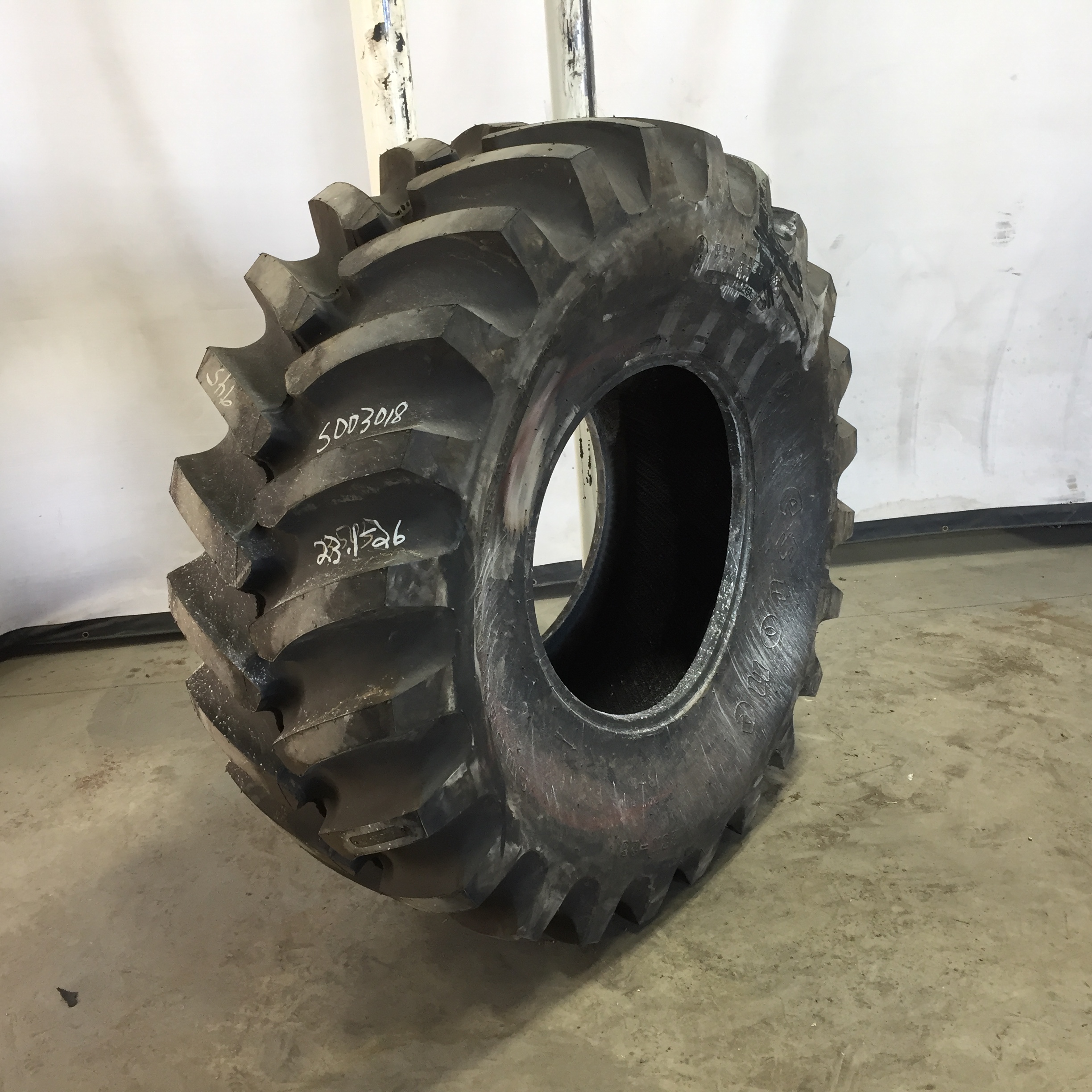 23.1/-26 Firestone Super All Traction 23 R-1 Tire S003018