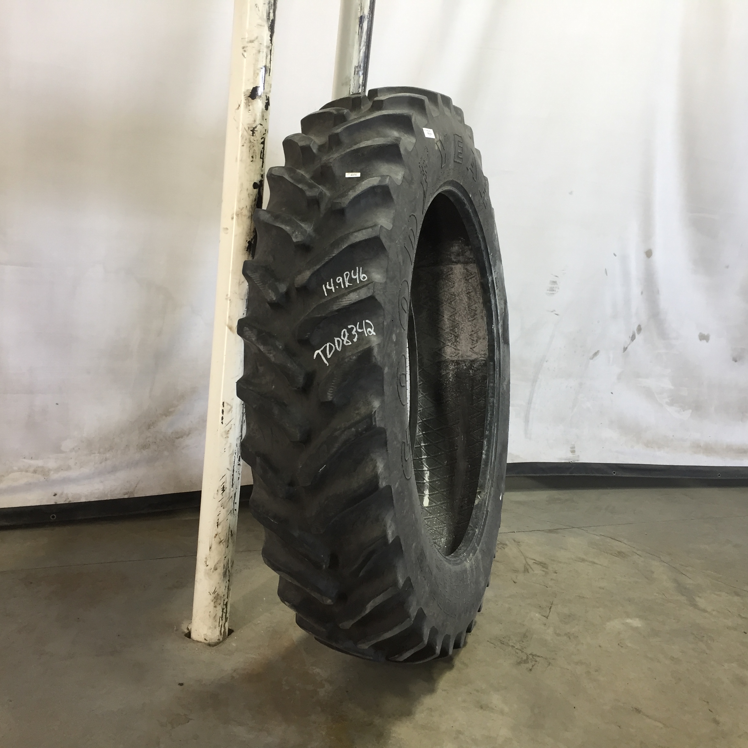 14.9/R46 Goodyear Farm Dyna Torque Radial R-1 Tire T008342