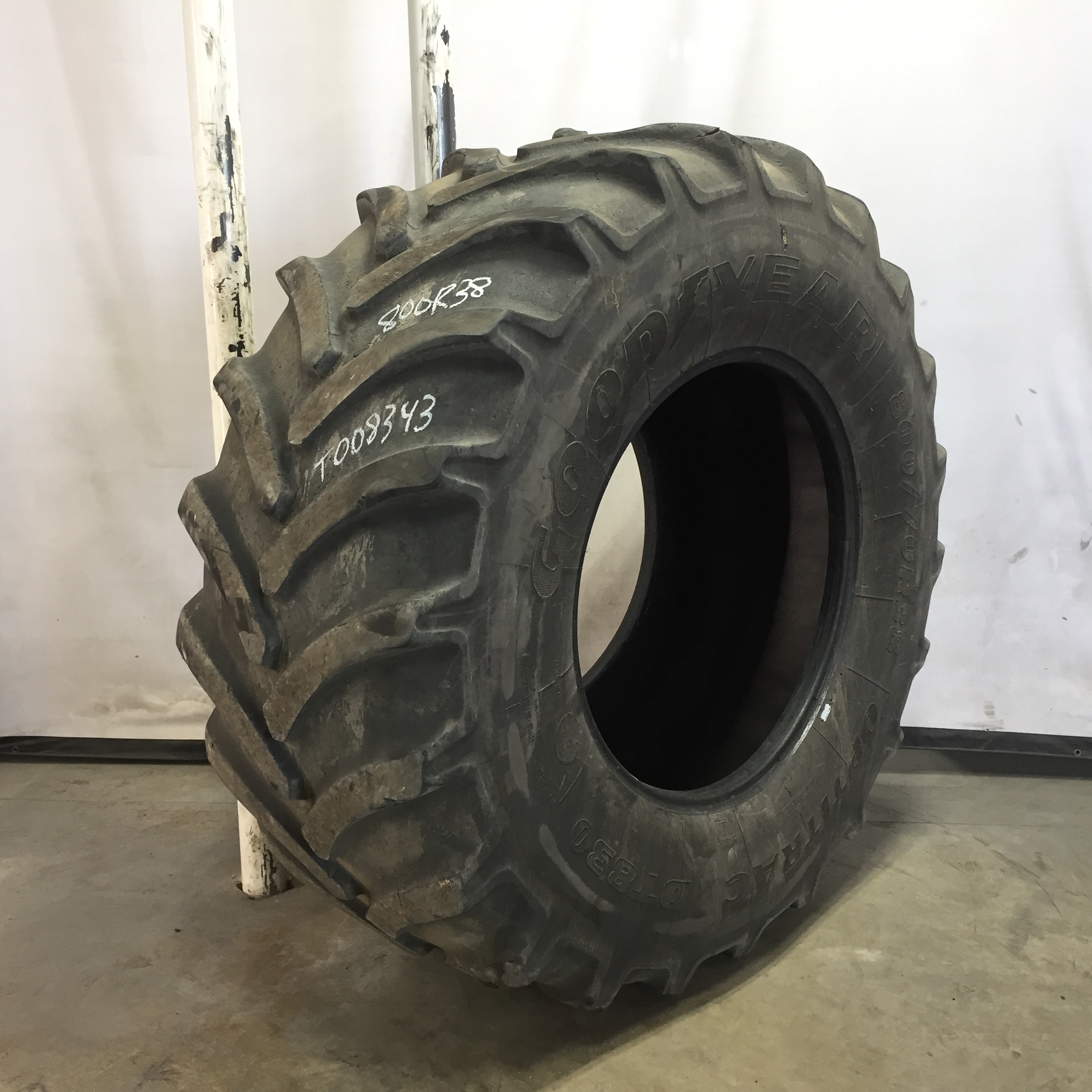 800/70R38 Goodyear Farm DT830 Optitrac R-1W Tire T008343