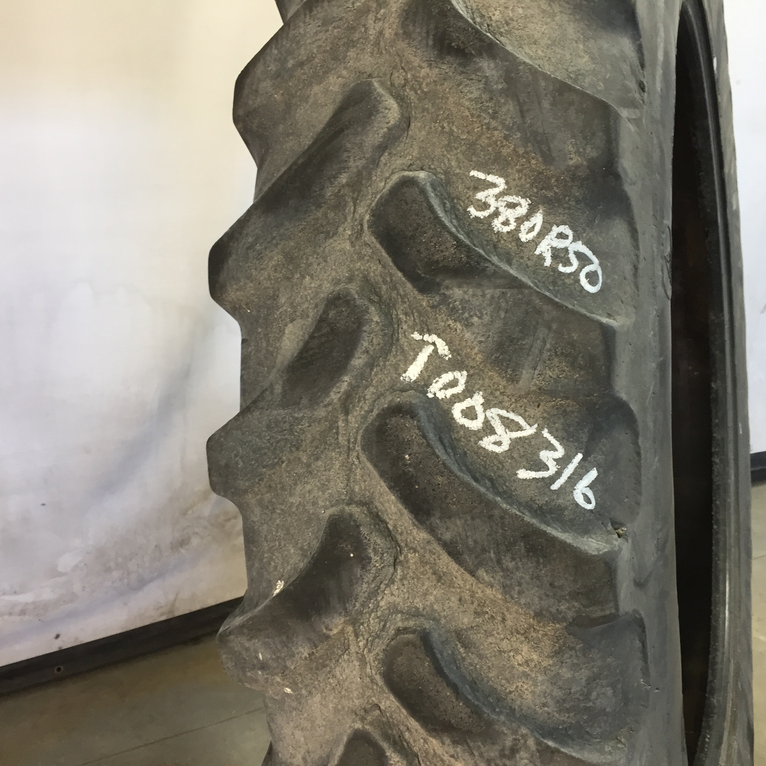 380/105R50 Firestone Radial 9100 R-1 Tire T008316