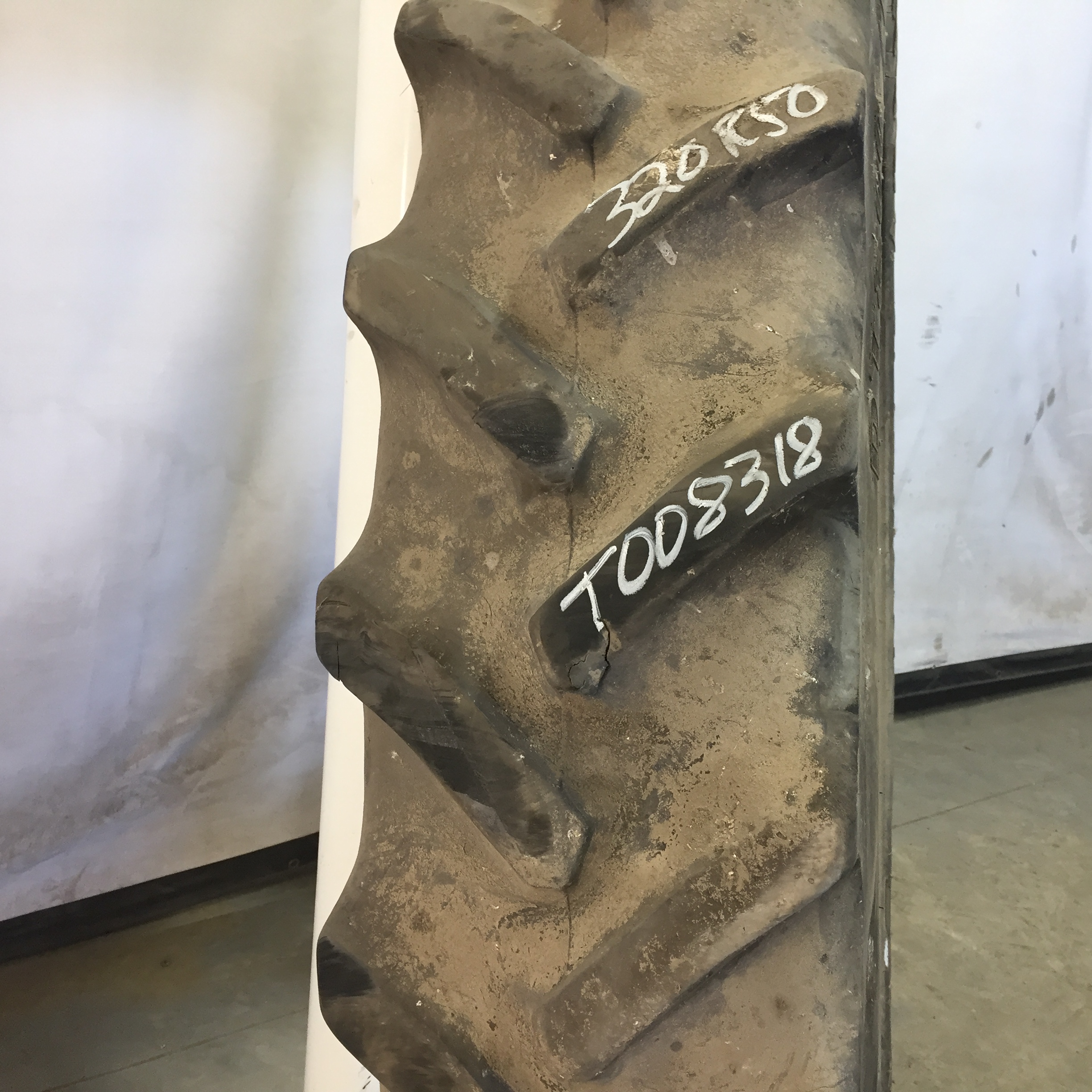 320/90R50 Goodyear Farm DT800 Optitrac R-1W Tire T008318