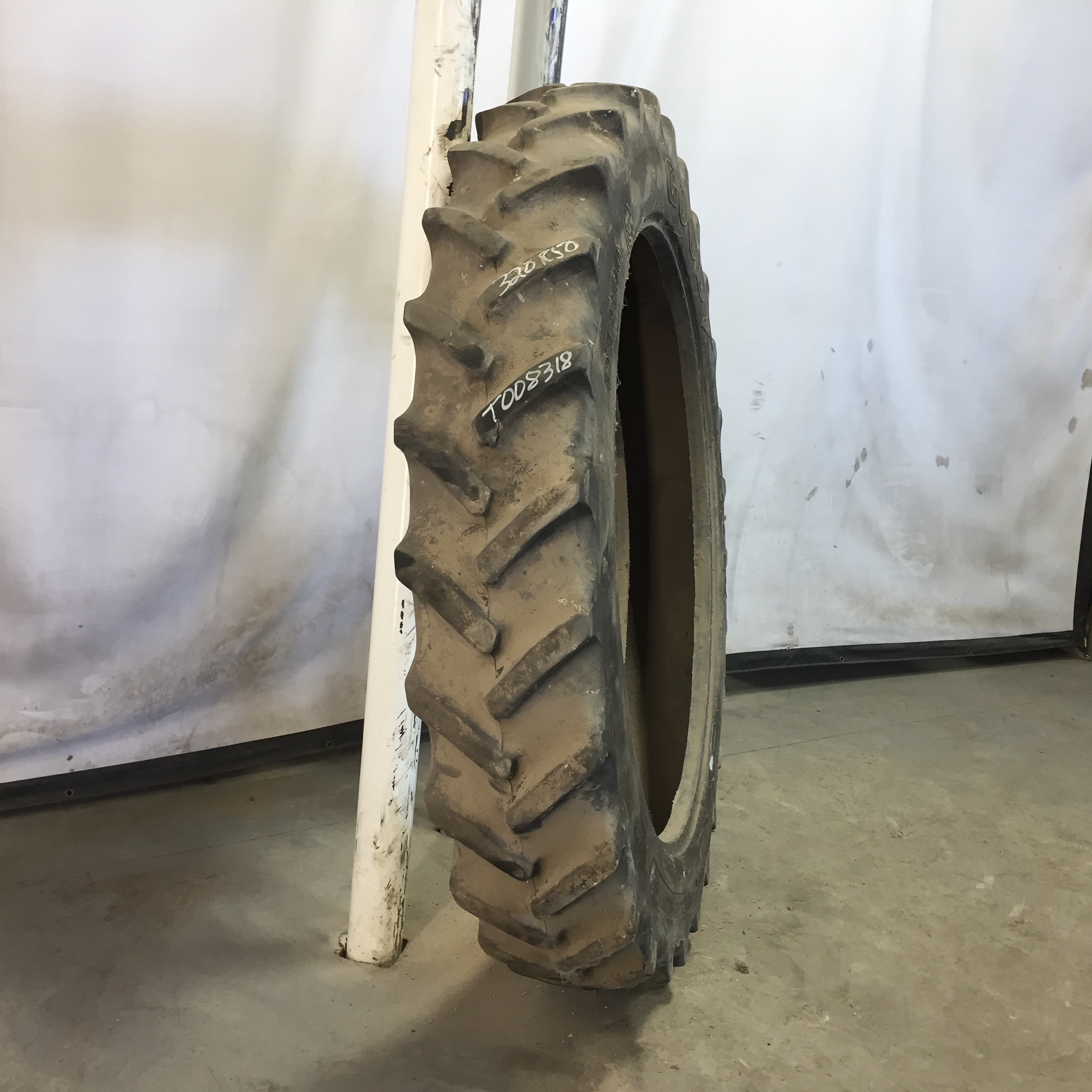 320/90R50 Goodyear Farm DT800 Optitrac R-1W Tire T008318