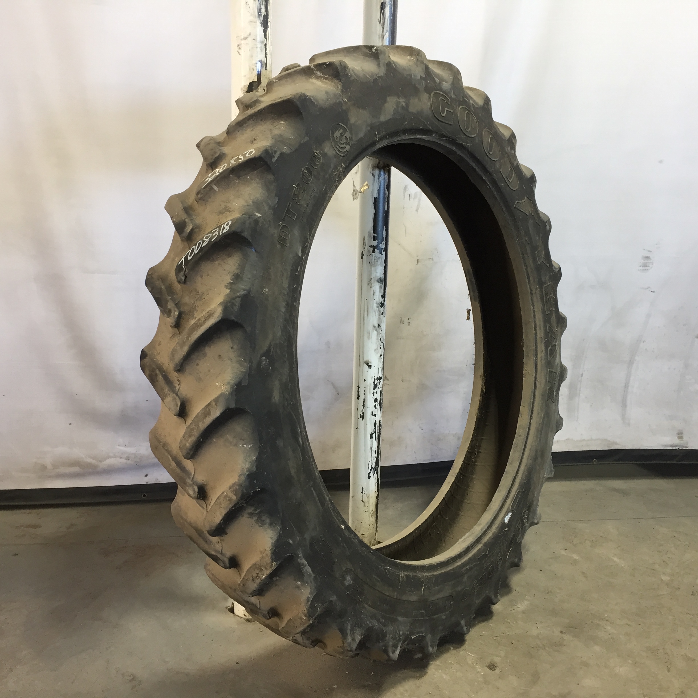 320/90R50 Goodyear Farm DT800 Optitrac R-1W Tire T008318