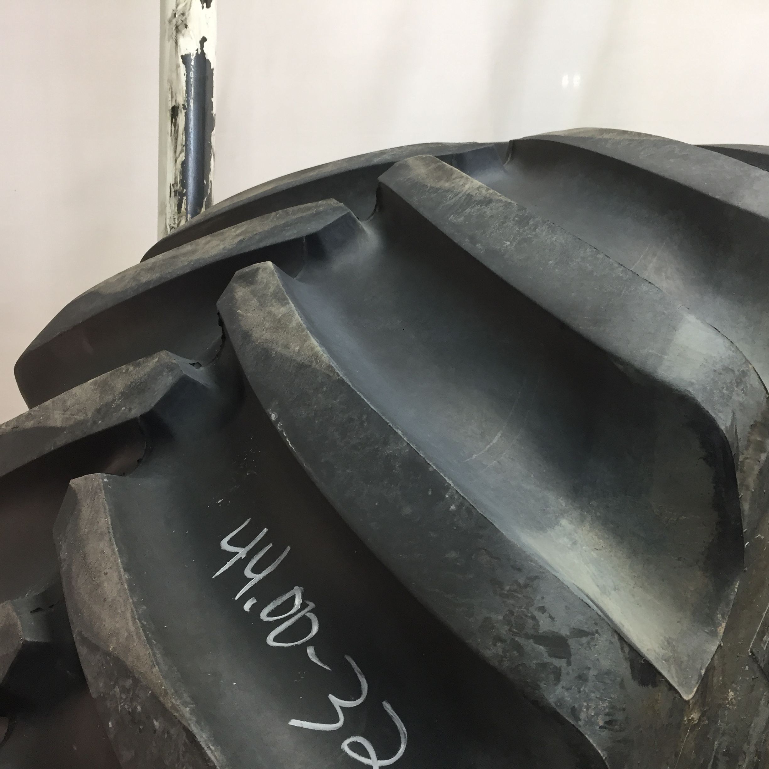 73/44.00-32 Firestone Flotation 23 DT HF-3 Tire-Wheel Assembly S003030