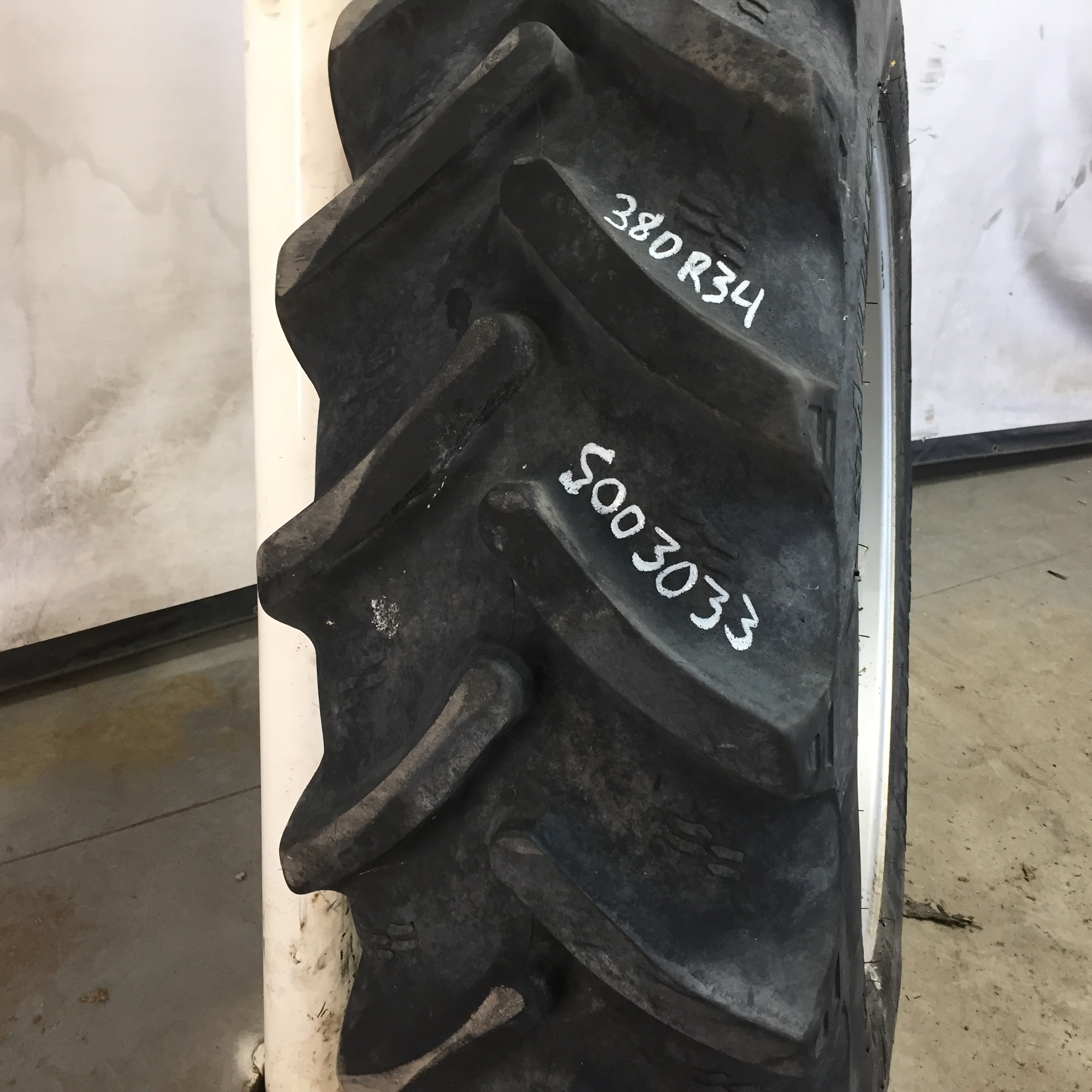 380/85R34 Alliance 385 Agristar R-1W Tire RS003033