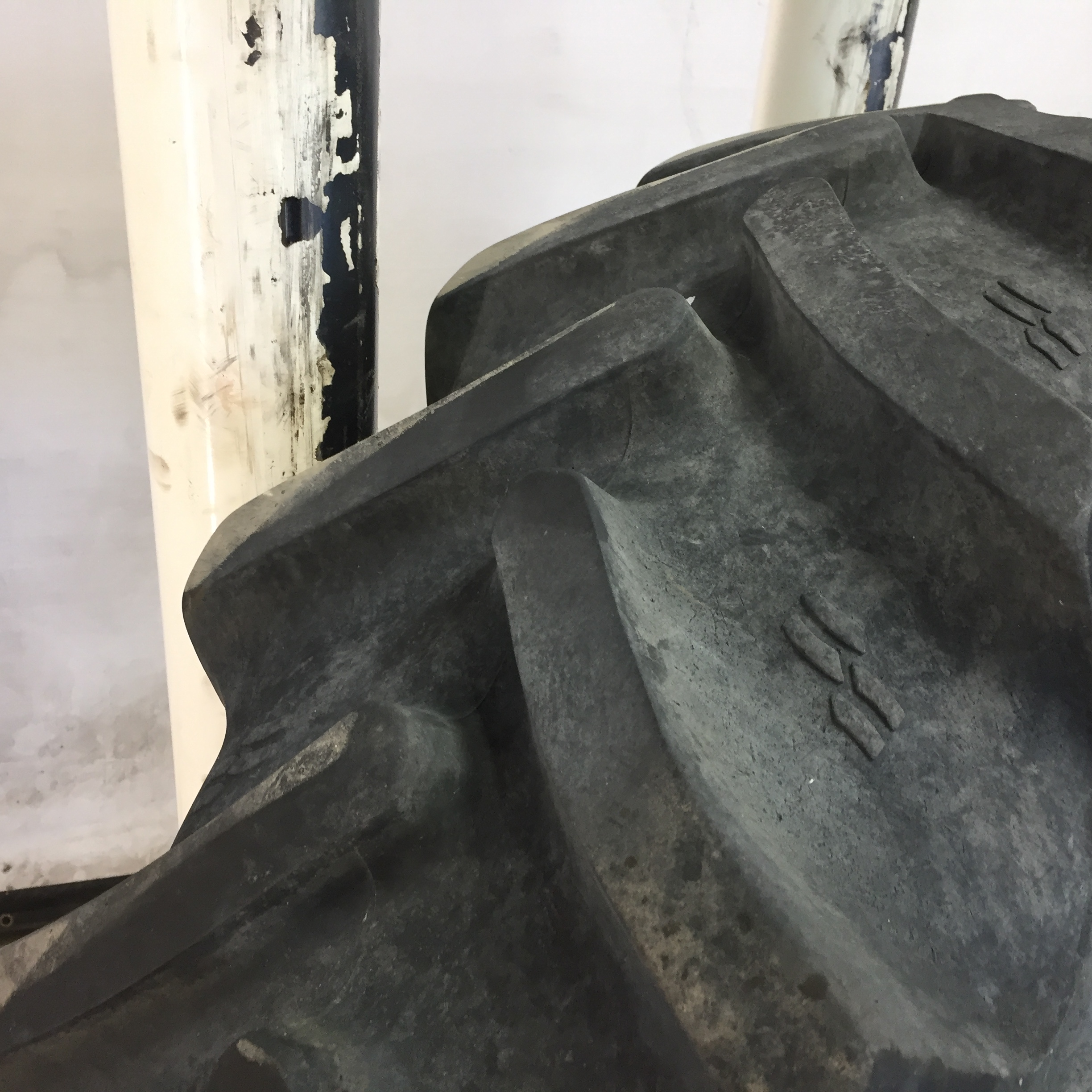 380/85R34 Alliance 385 Agristar R-1W Tire RS003033