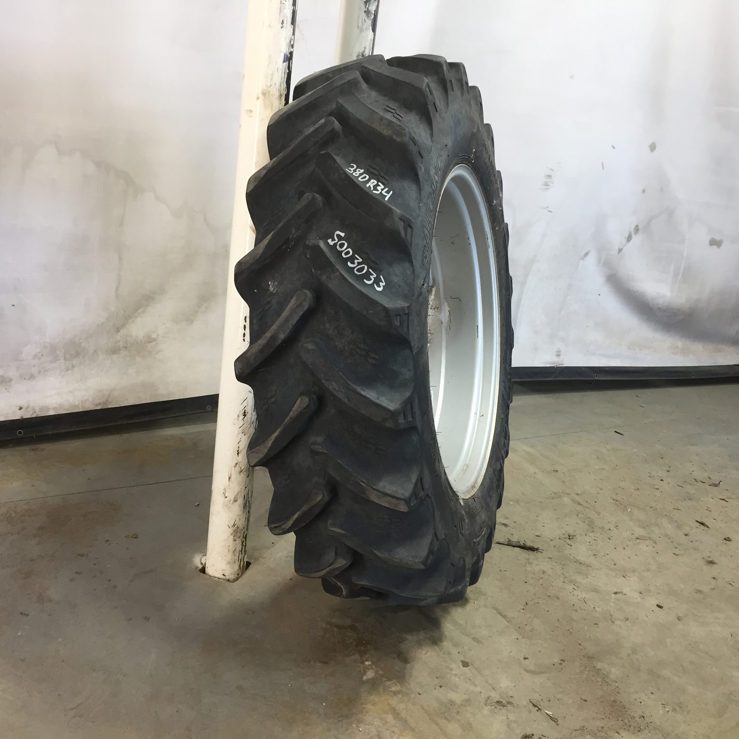 380/85R34 Alliance 385 Agristar R-1W Tire RS003033