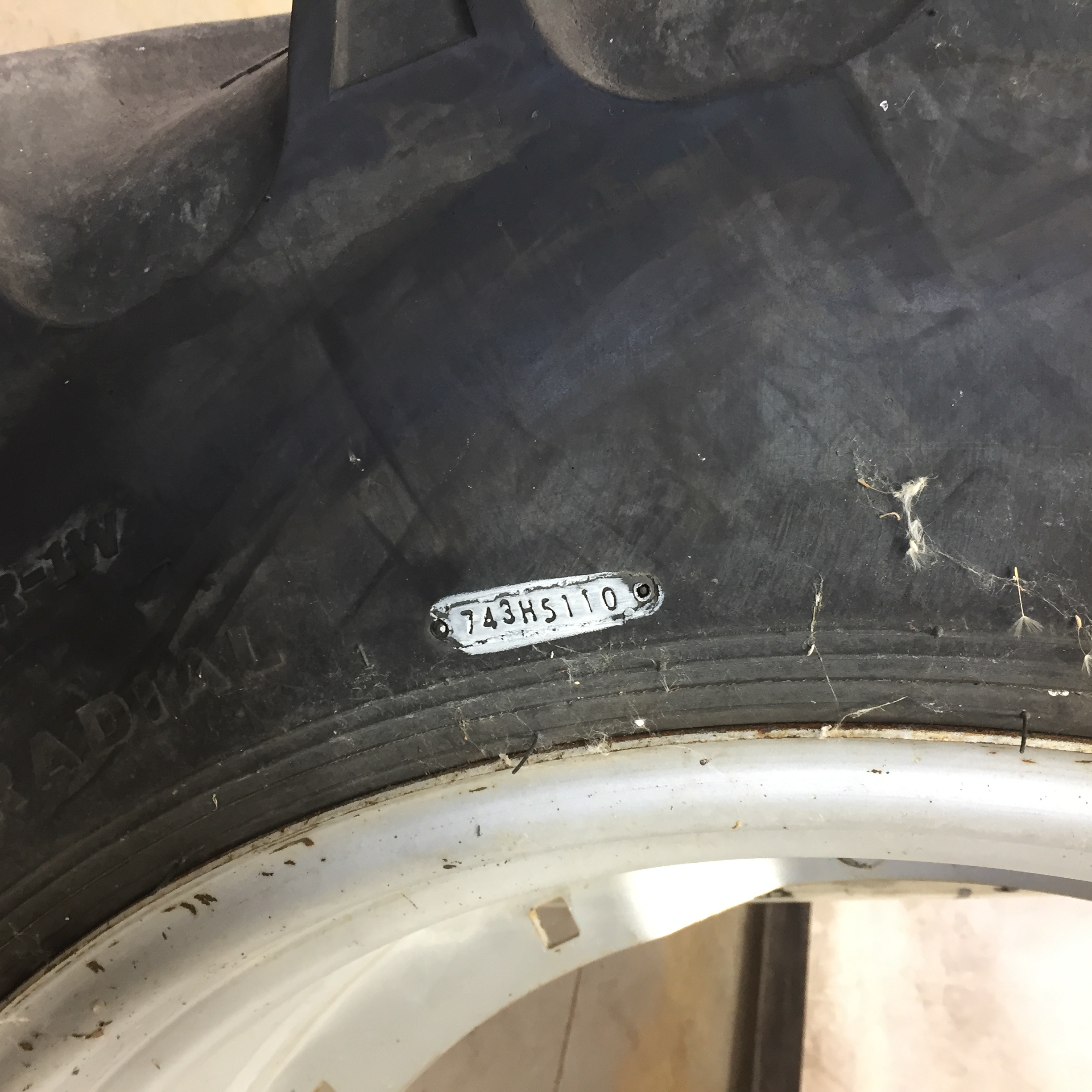 380/85R34 Alliance 385 Agristar R-1W Tire RS003033