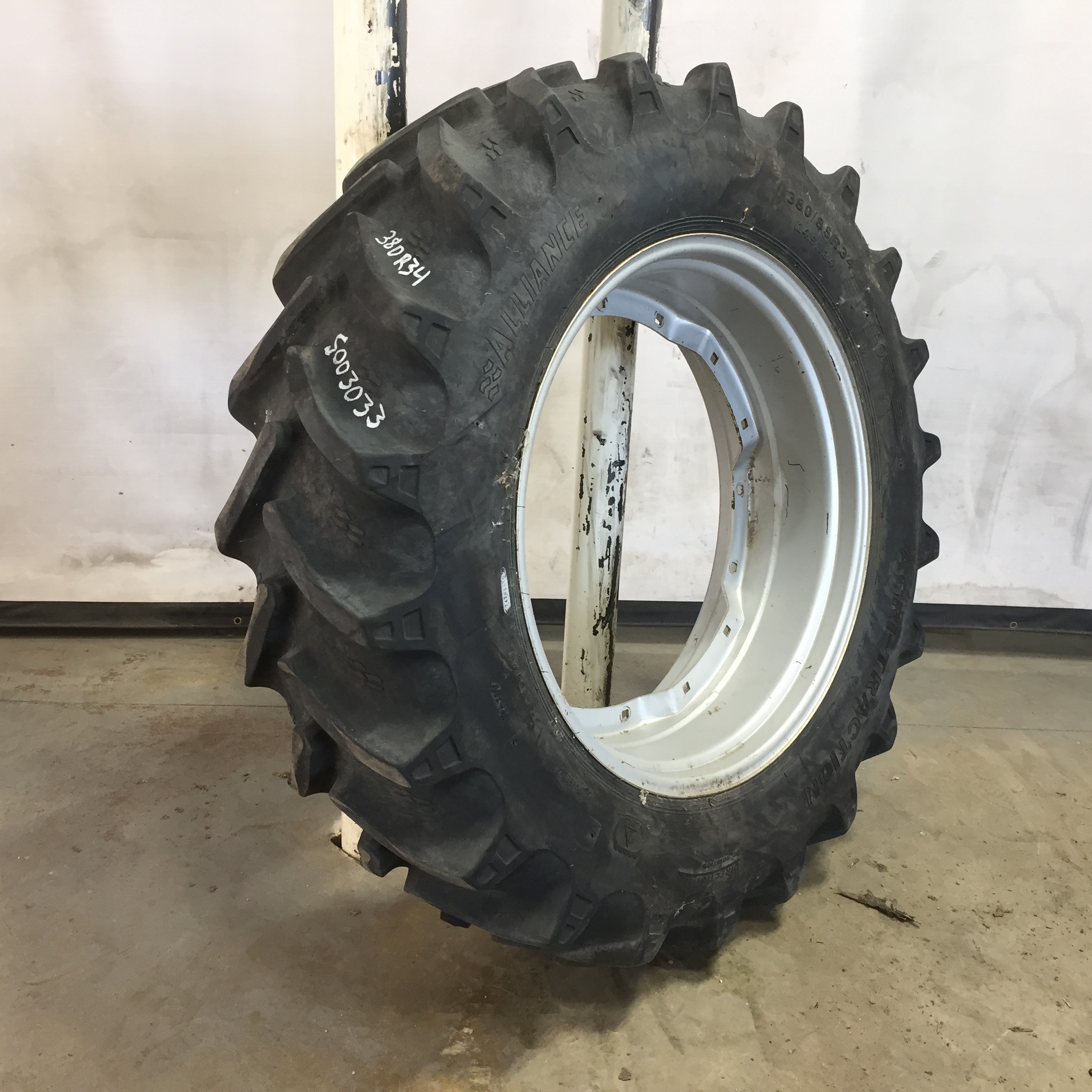 380/85R34 Alliance 385 Agristar R-1W Tire RS003033