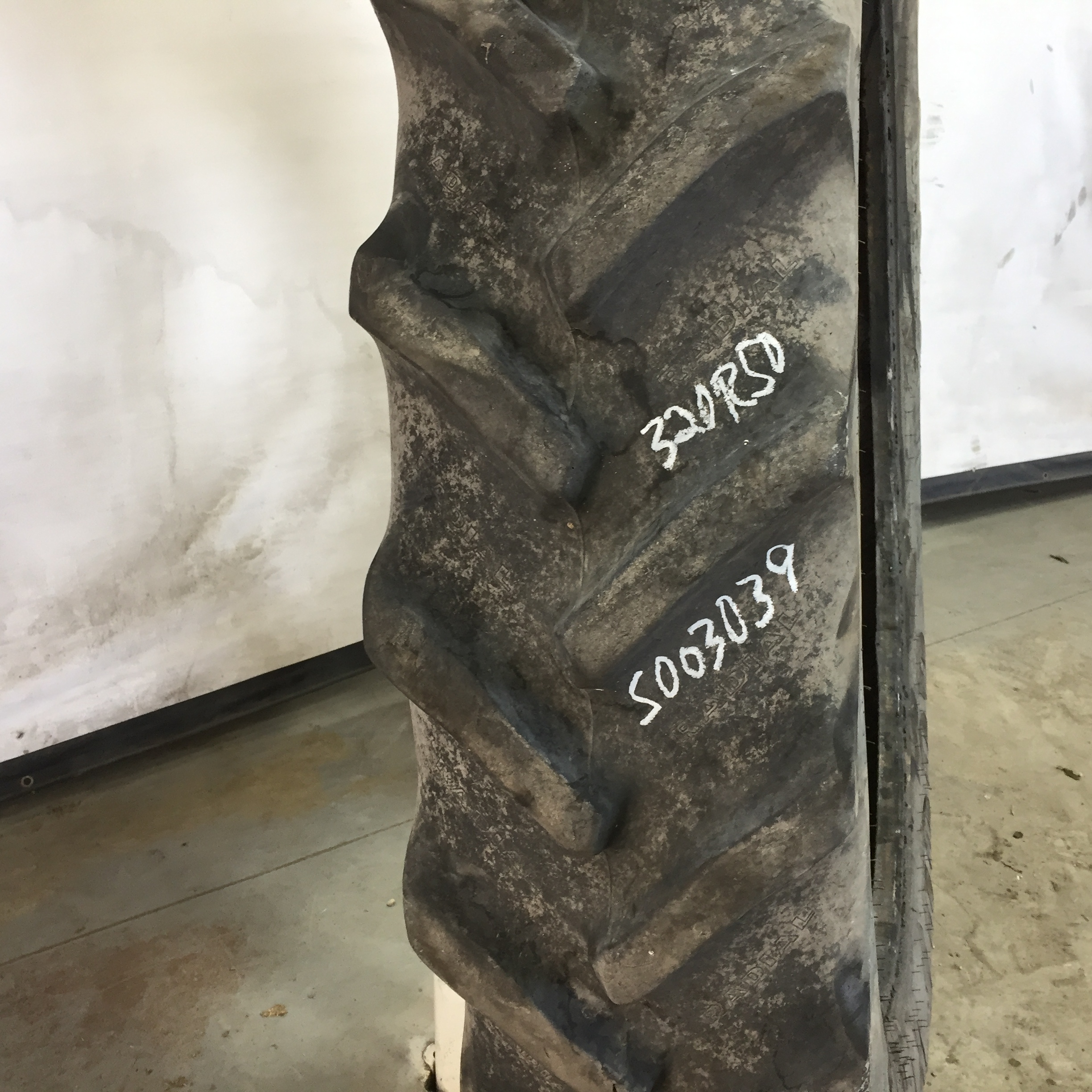 320/90R50 Goodyear Farm DT800 Optitrac R-1W Tire S003039