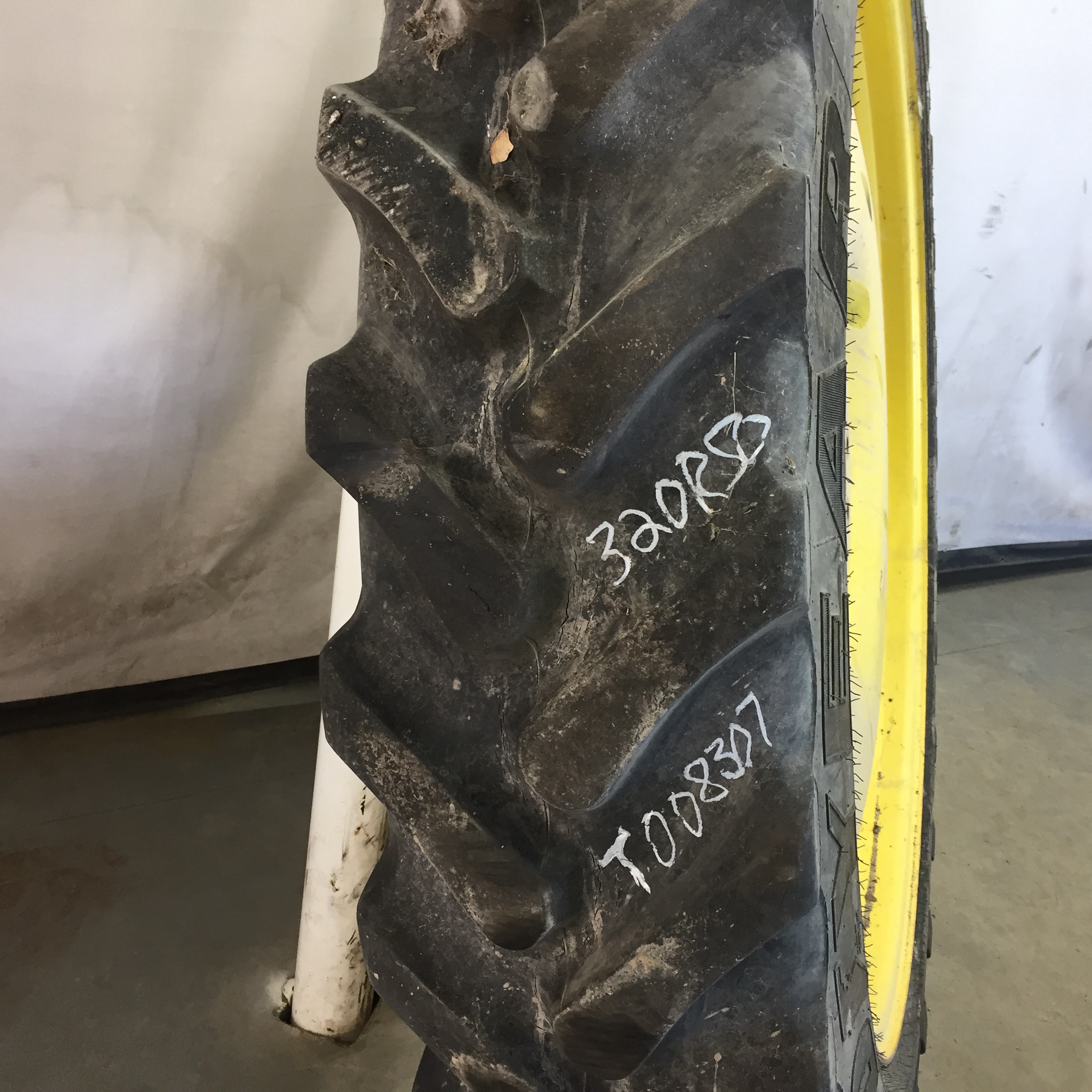 320/90R50 Goodyear Farm Ultra Sprayer R-1 Tire RT008307