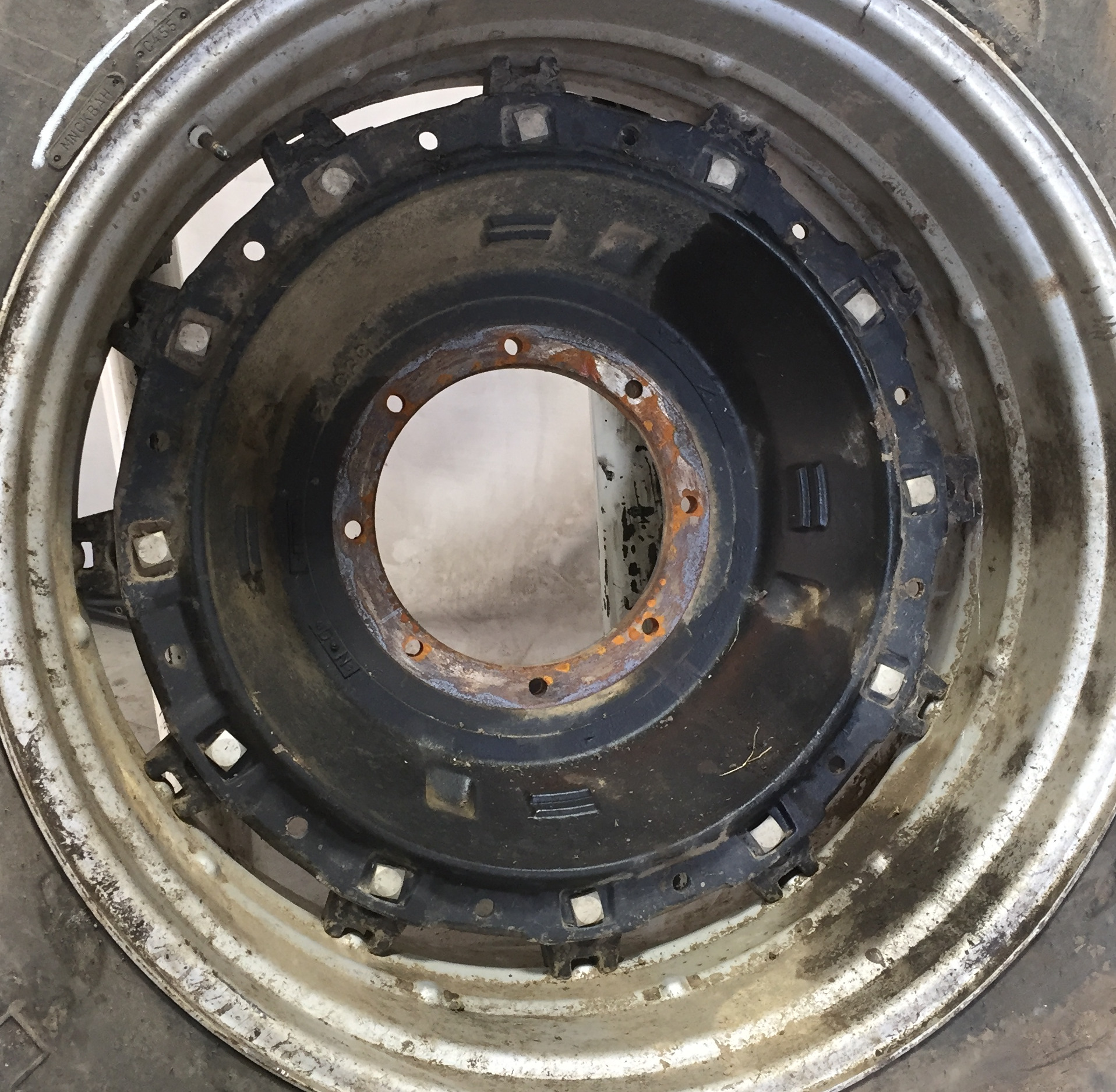 38'' Double Bevel 38" Cast Rim Center WT008324CTR