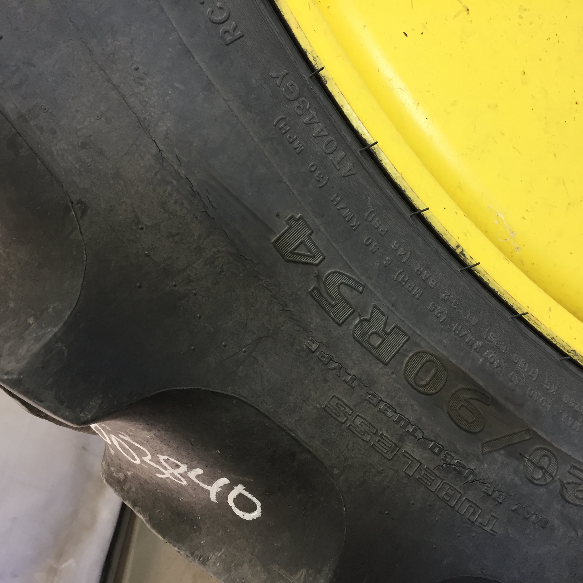 320/90R54 Goodyear Farm DT800 Super Traction R-1W Tire RT008340