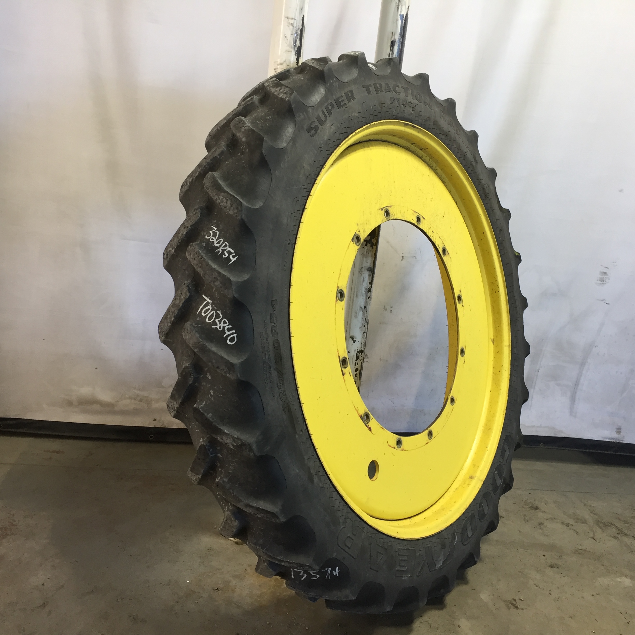 320/90R54 Goodyear Farm DT800 Super Traction R-1W Tire RT008340