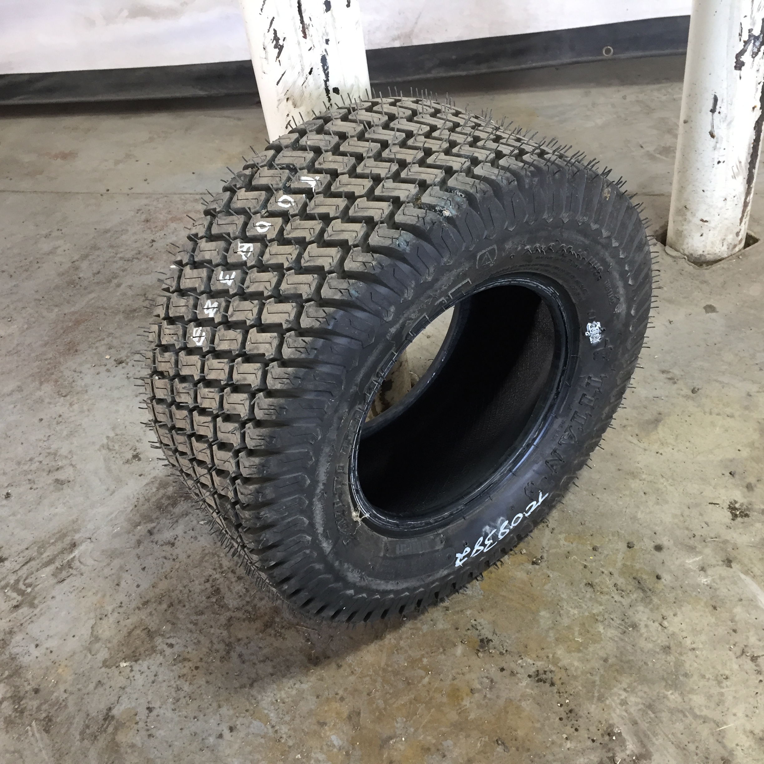 20/8.00-10 Titan Farm Multi Trac C/S HF-1 Tire T008382