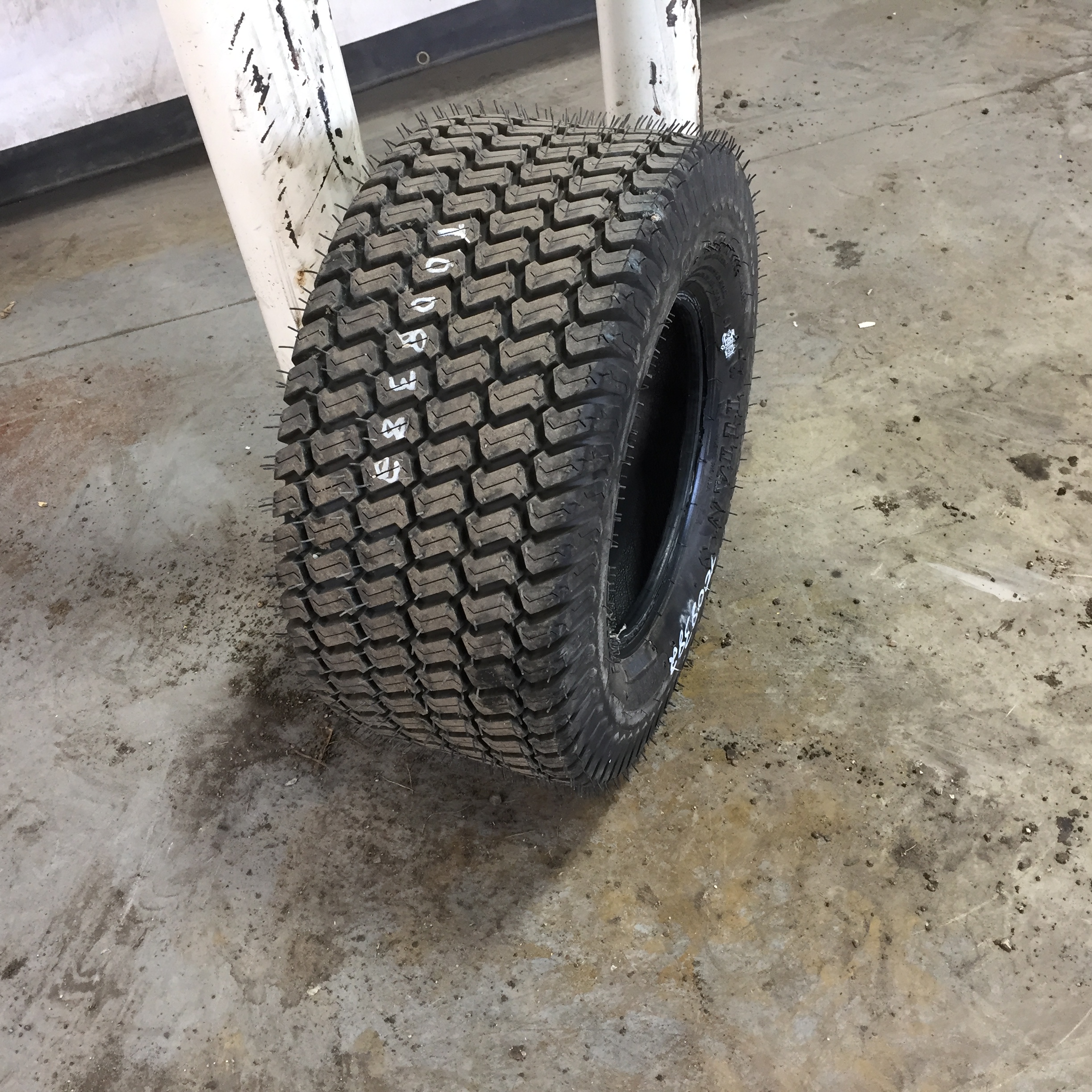 20/8.00-10 Titan Farm Multi Trac C/S HF-1 Tire T008382
