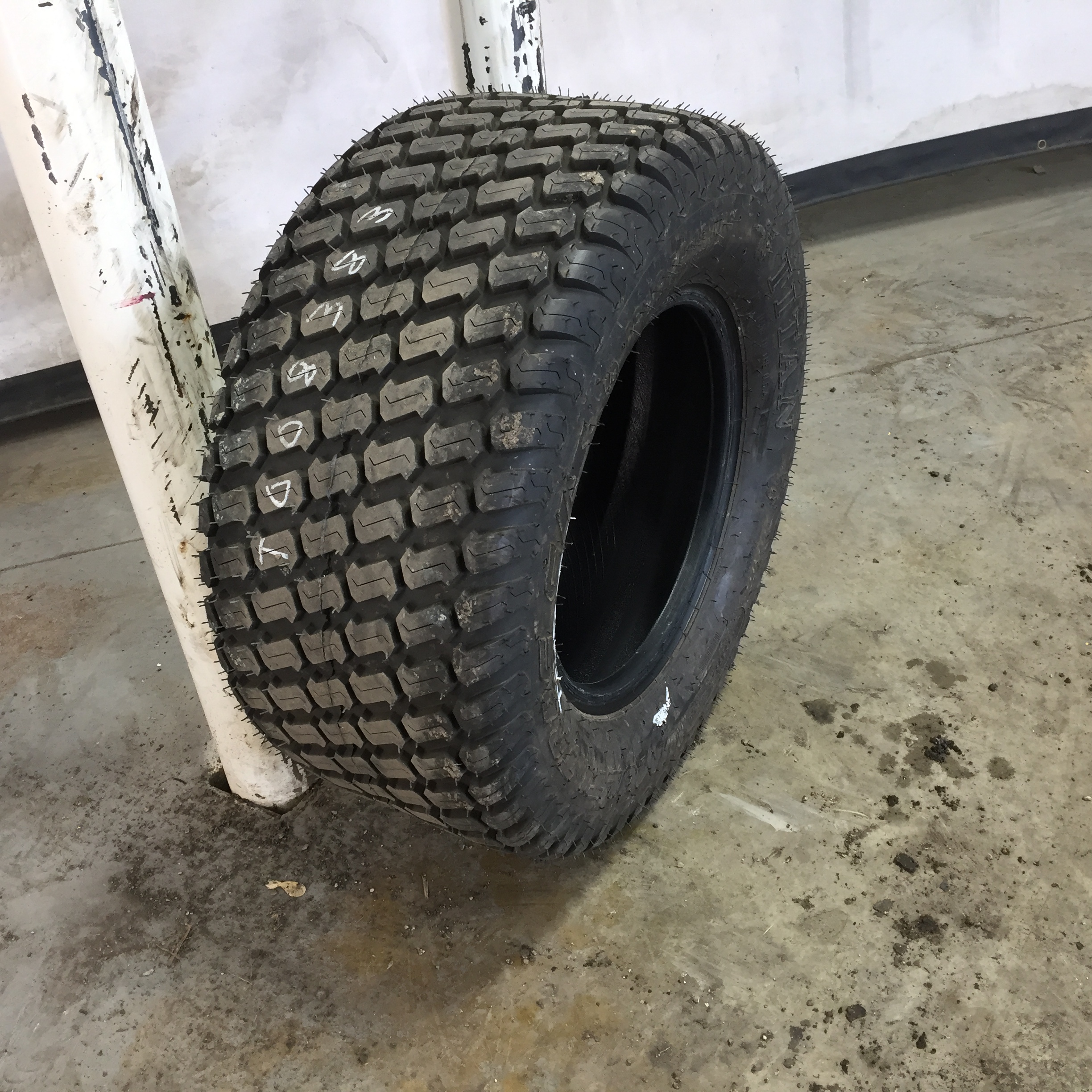 29/12.50-15 Titan Farm Multi Trac C/S HF-1 Tire T008383