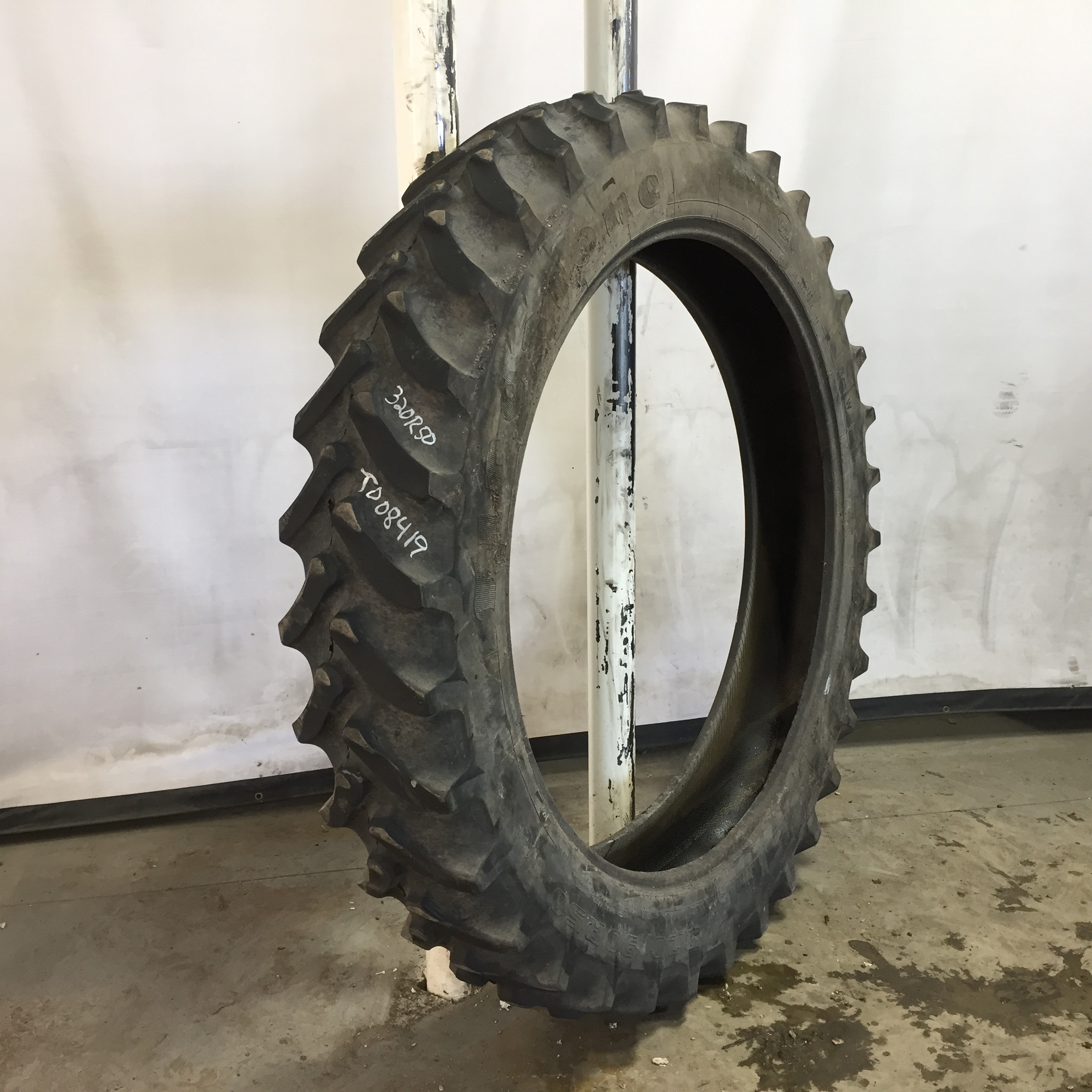 320/90R50 Firestone Radial 9000 R-1W Tire T008419