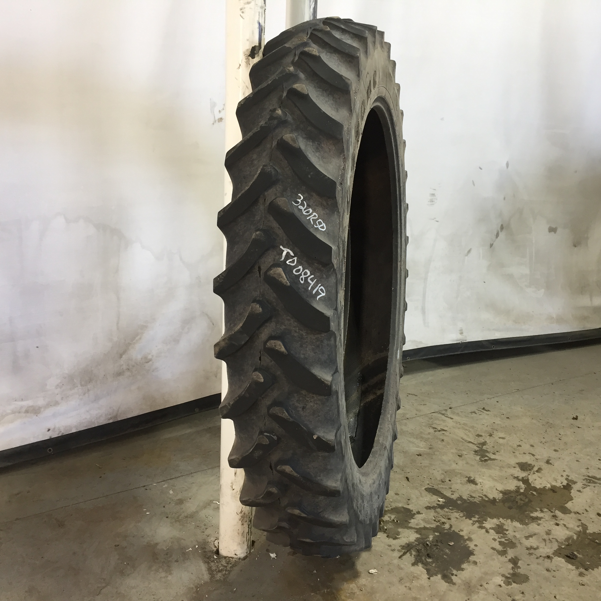 320/90R50 Firestone Radial 9000 R-1W Tire T008419