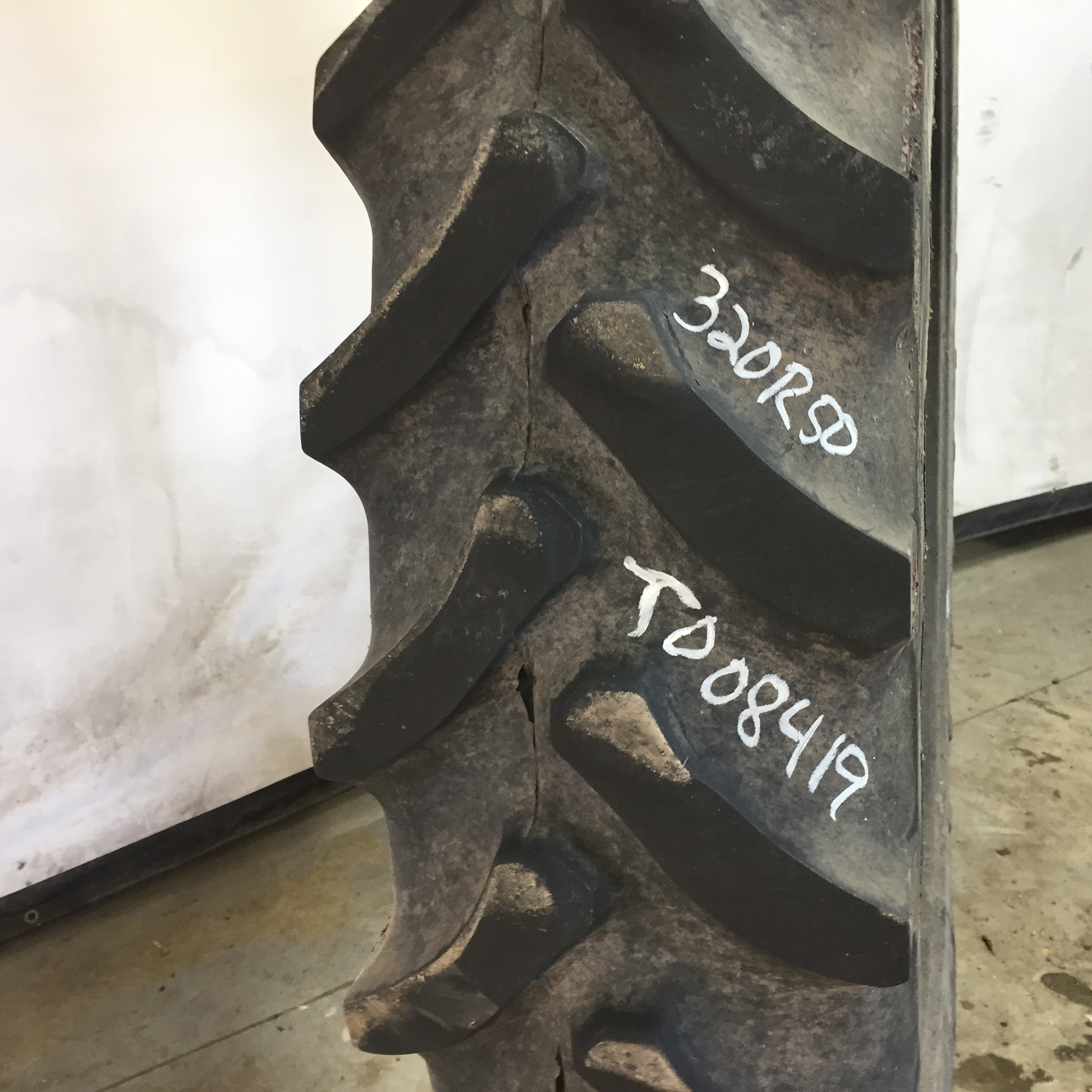 320/90R50 Firestone Radial 9000 R-1W Tire T008419