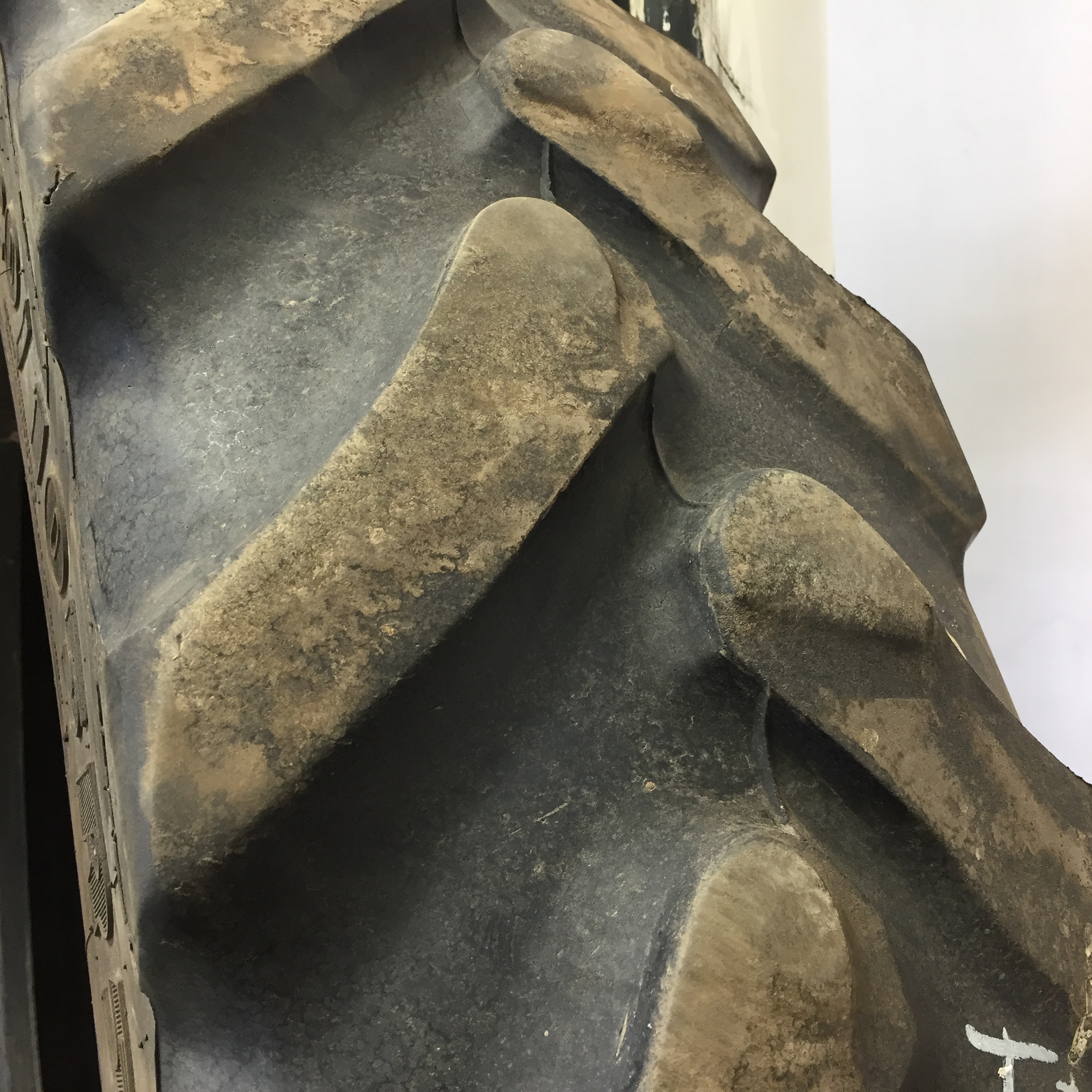 320/105R54 Goodyear Farm Ultra Sprayer R-1 Tire T008440