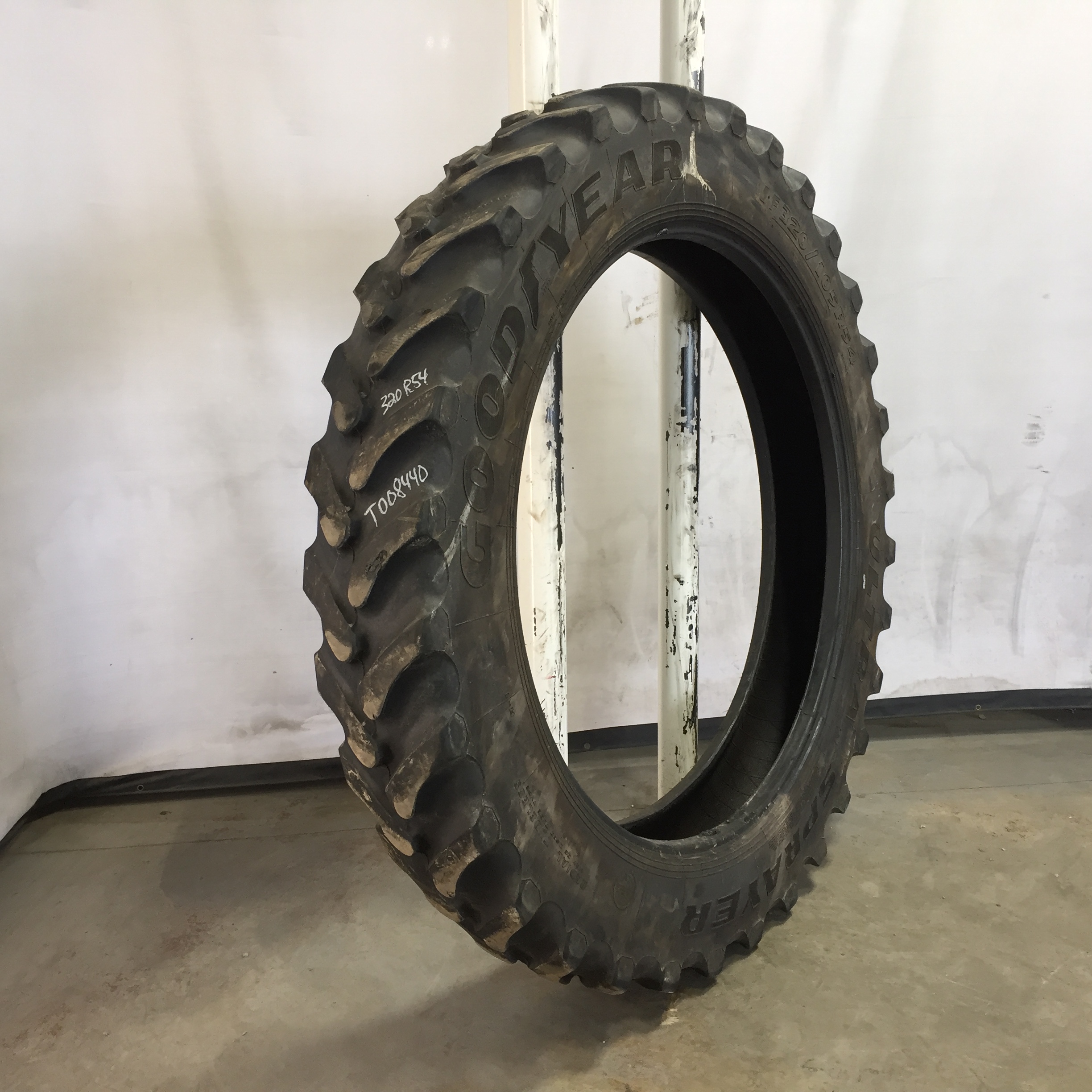 320/105R54 Goodyear Farm Ultra Sprayer R-1 Tire T008440