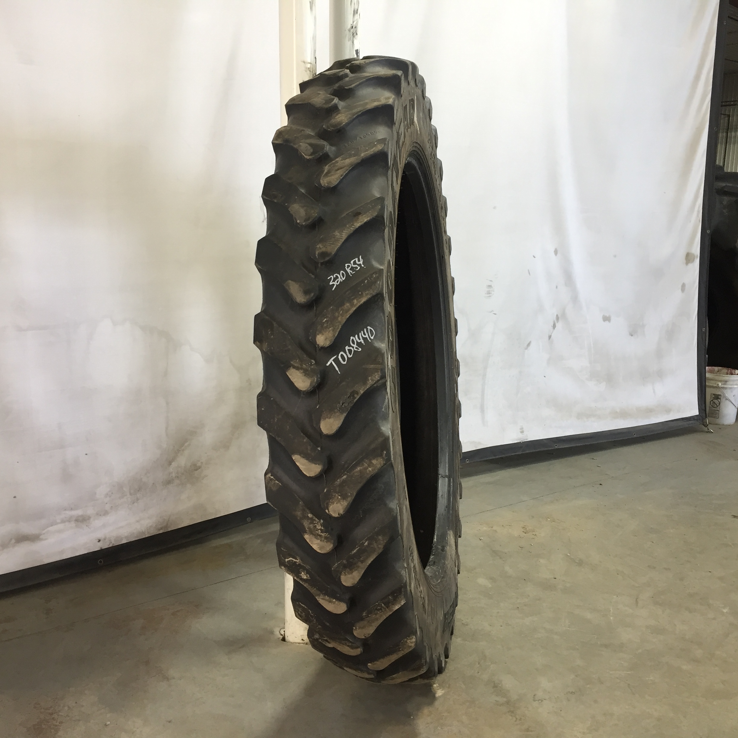 320/105R54 Goodyear Farm Ultra Sprayer R-1 Tire T008440