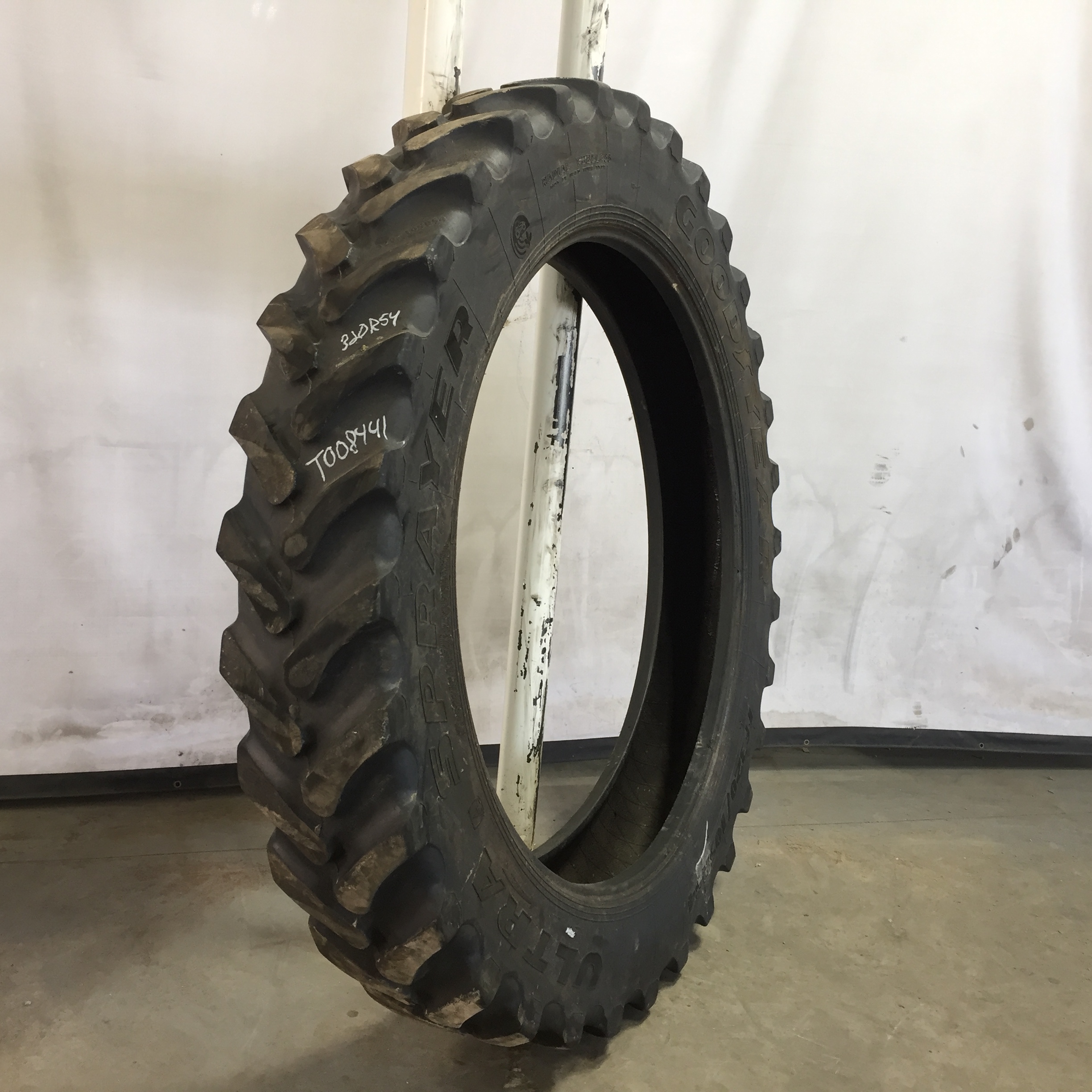320/105R54 Goodyear Farm Ultra Sprayer R-1 Tire T008441