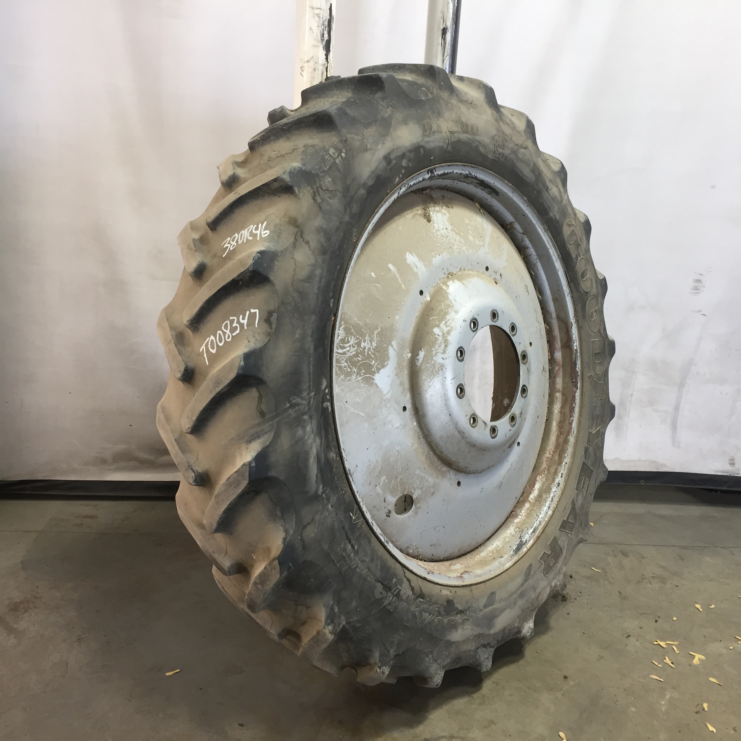 380/90R46 Goodyear Farm DT800 Optitrac R-1W Tire RT008347