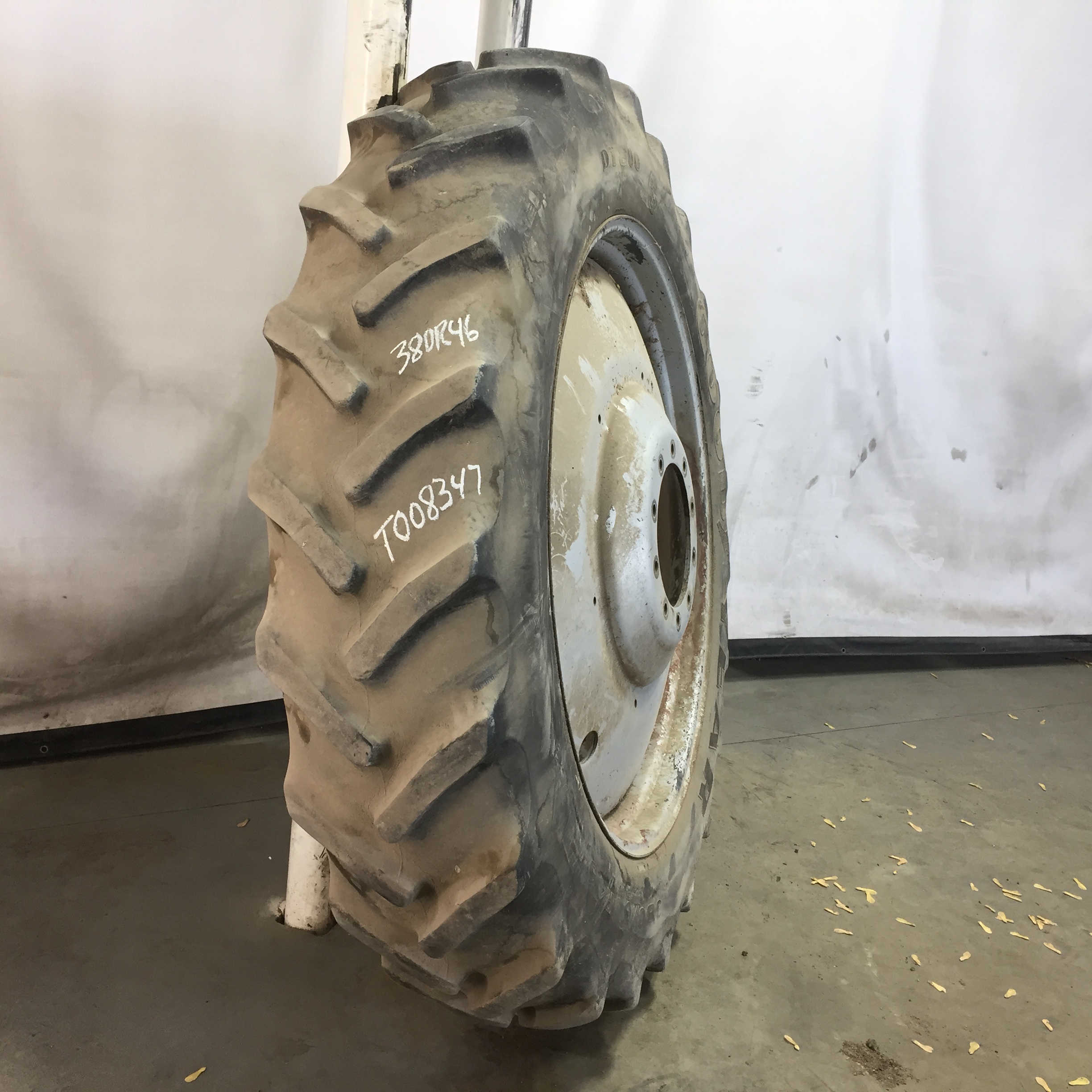 380/90R46 Goodyear Farm DT800 Optitrac R-1W Tire-Wheel Assembly T008347