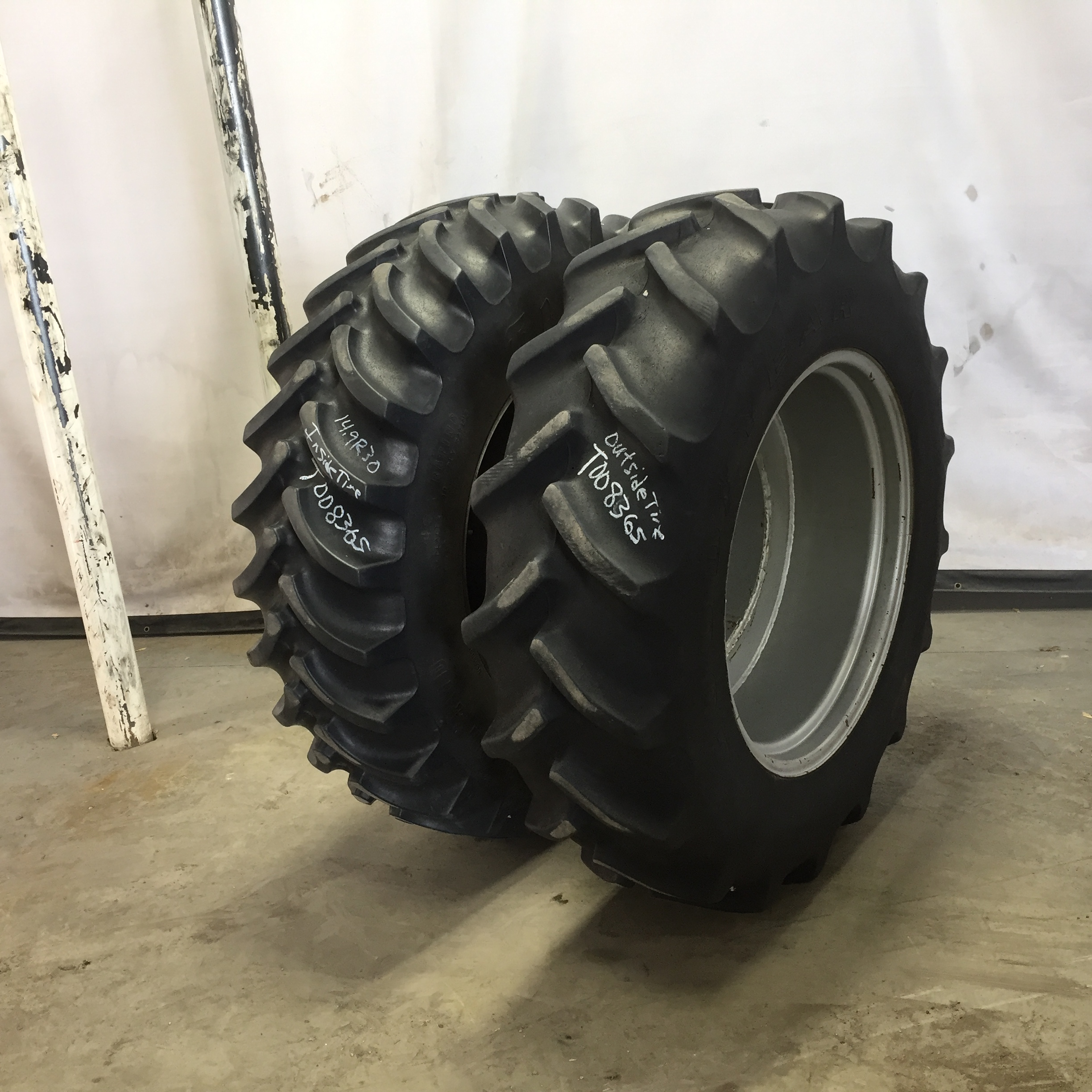 14.9/R30 Goodyear Farm Super Traction Radial R-1W Tire RT008365OUTER