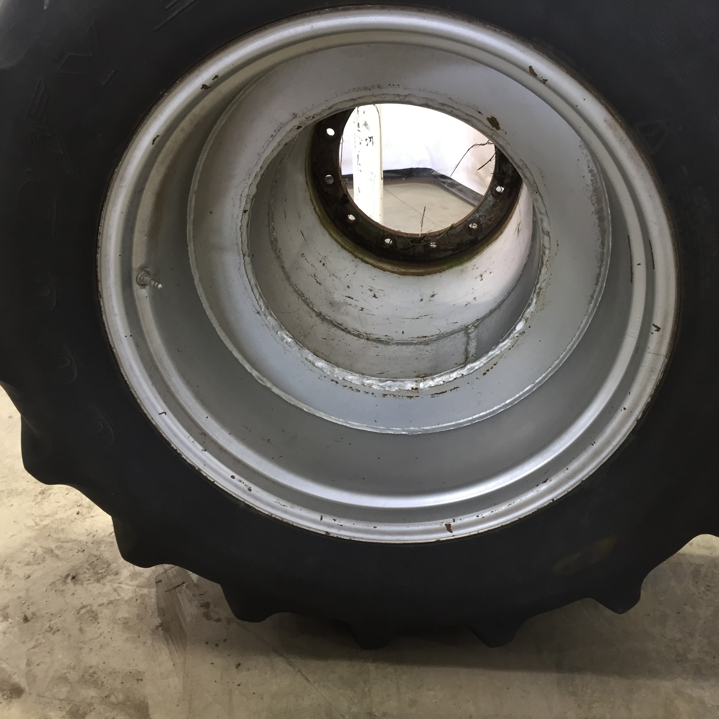 30''D x 13''W FWA Direct Bolt Dual Wheel WT008365