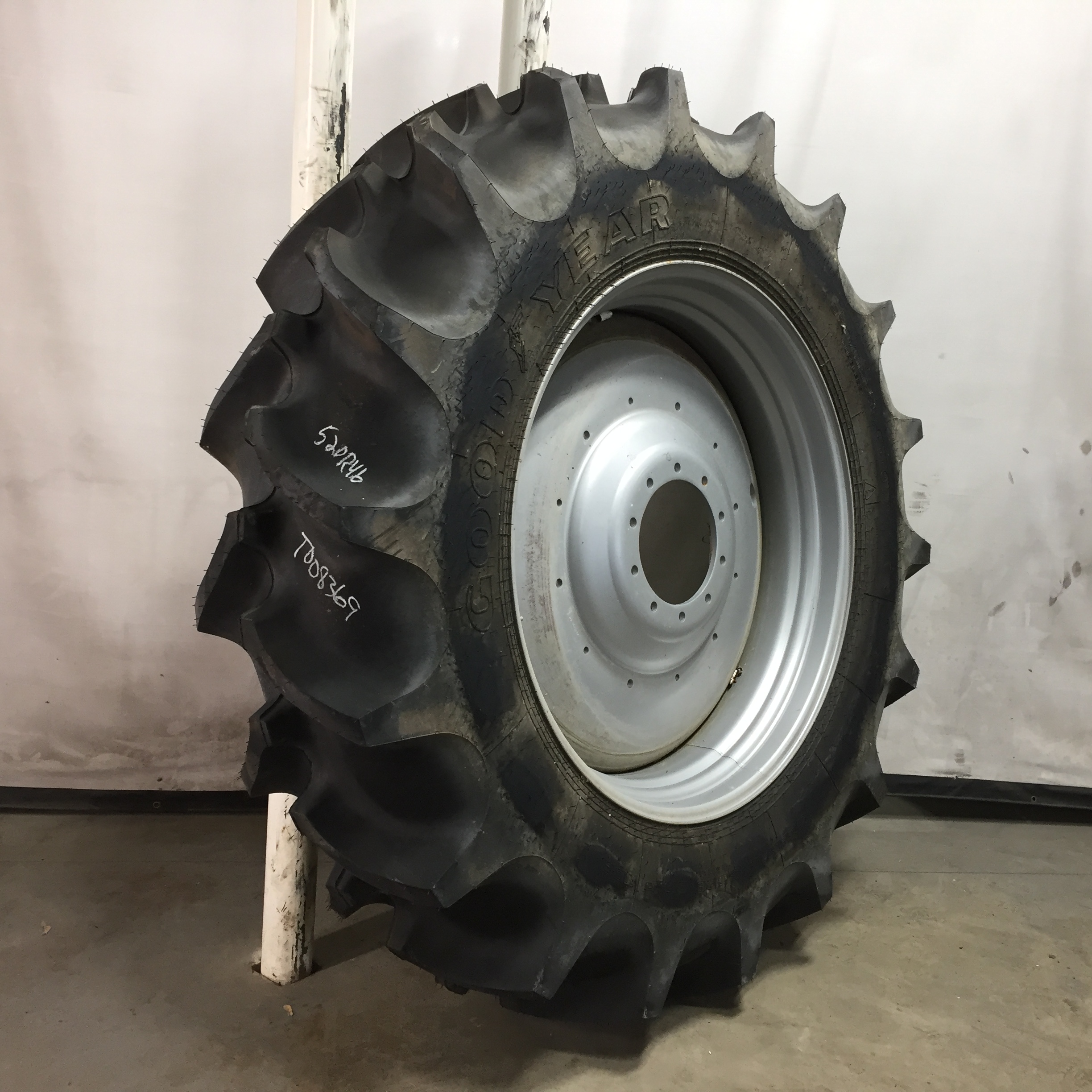 520/85R46 Goodyear Farm Special Sure Grip Radial TD8 R-2 Tire RT008369