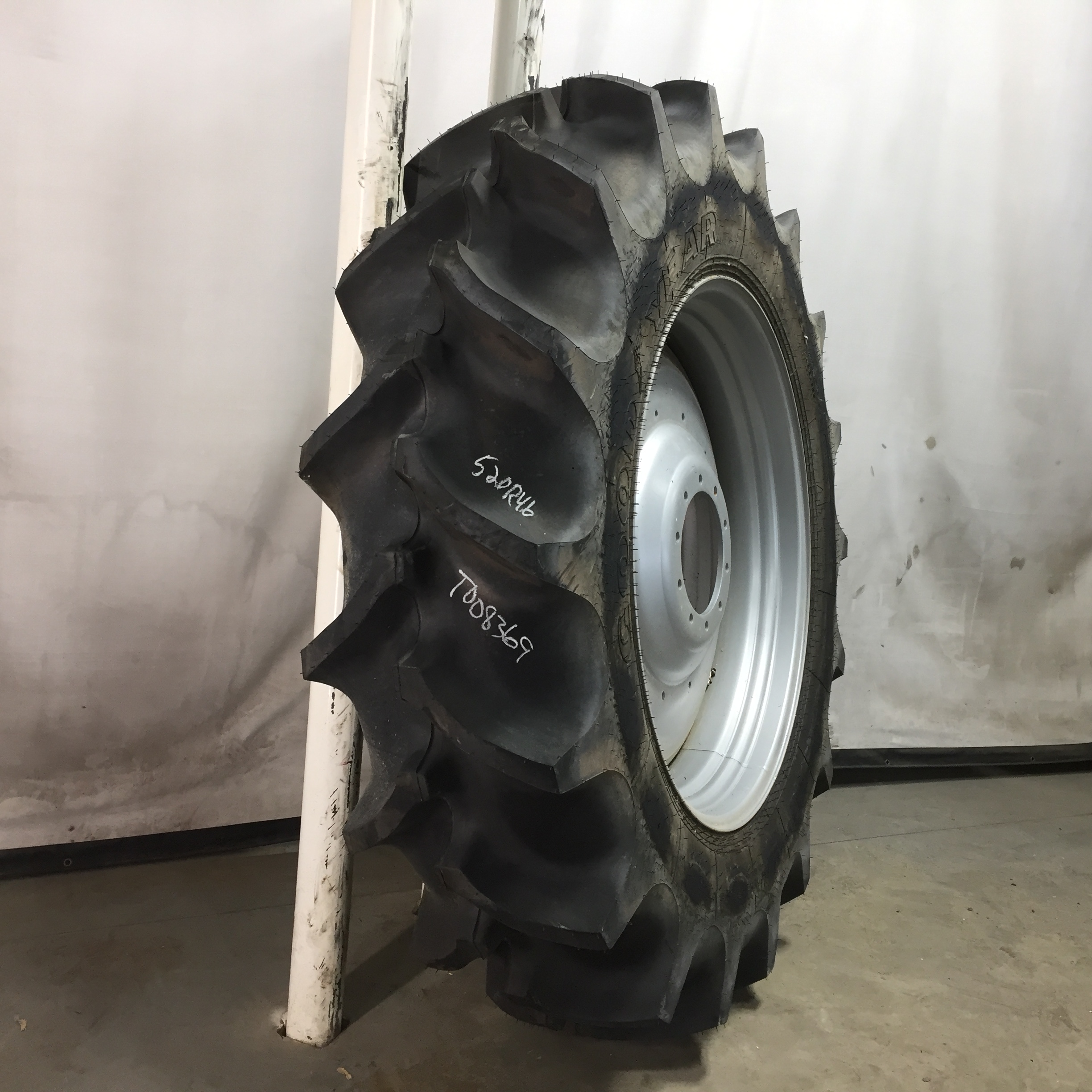 520/85R46 Goodyear Farm Special Sure Grip Radial TD8 R-2 Tire RT008369