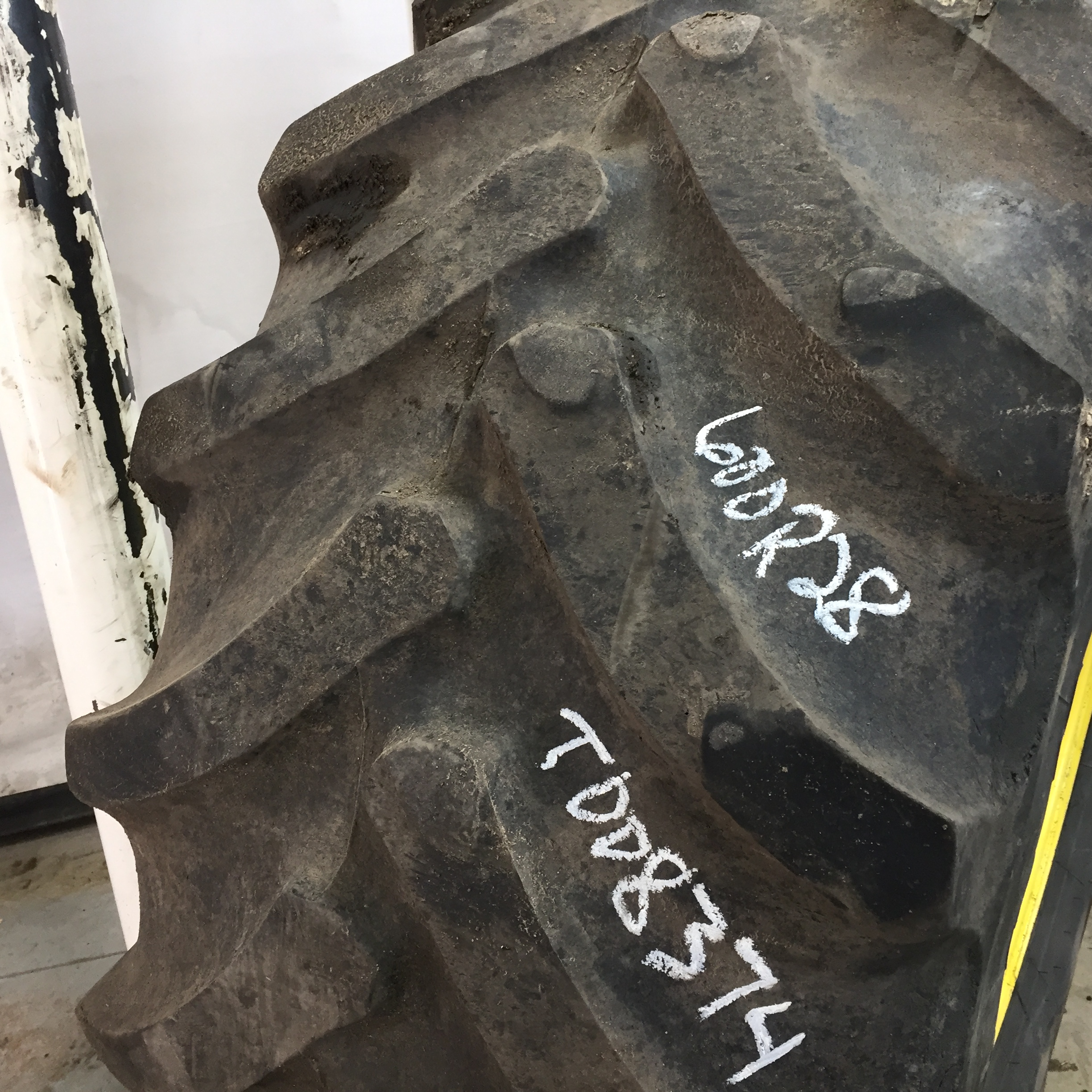 600/65R28 Firestone Radial All Traction DT R-1W Tire RT008374