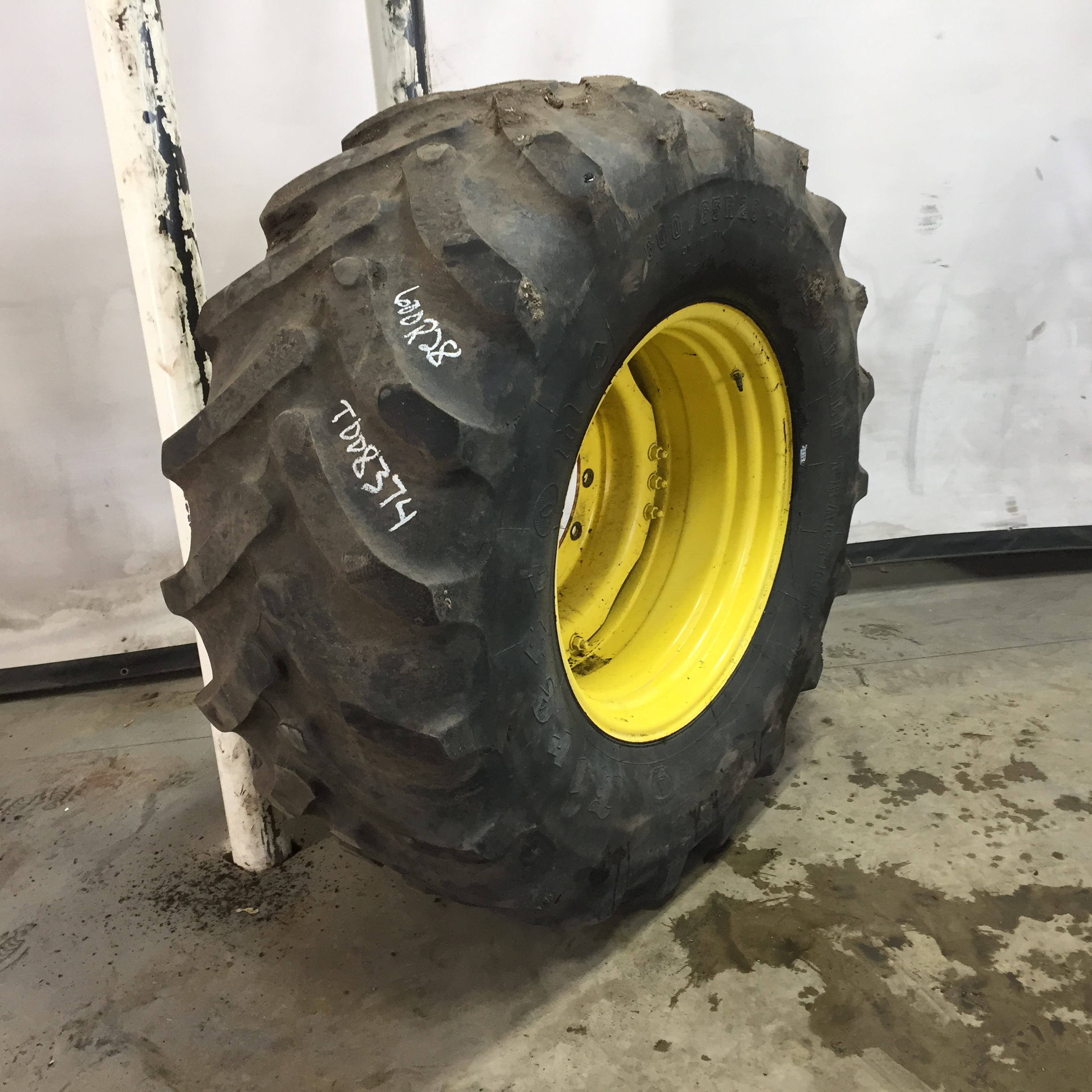 600/65R28 Firestone Radial All Traction DT R-1W Tire RT008374