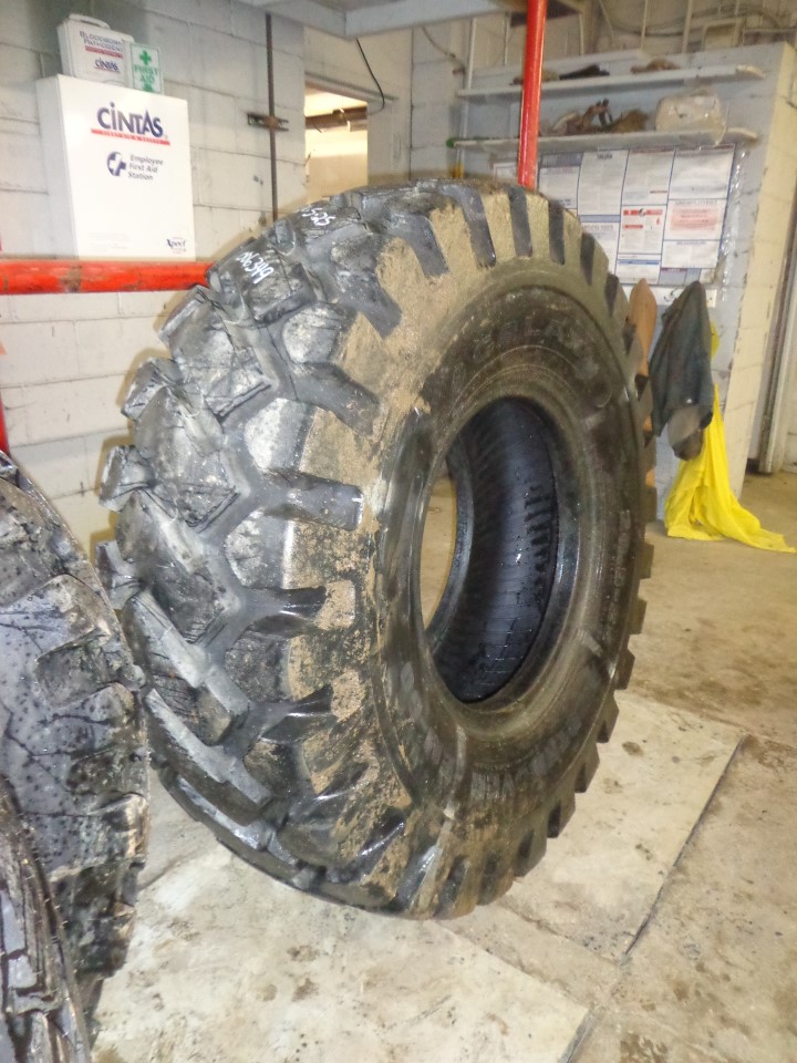 20.5/-25 Galaxy EM60 CL E-3/L-3 Tire 006349