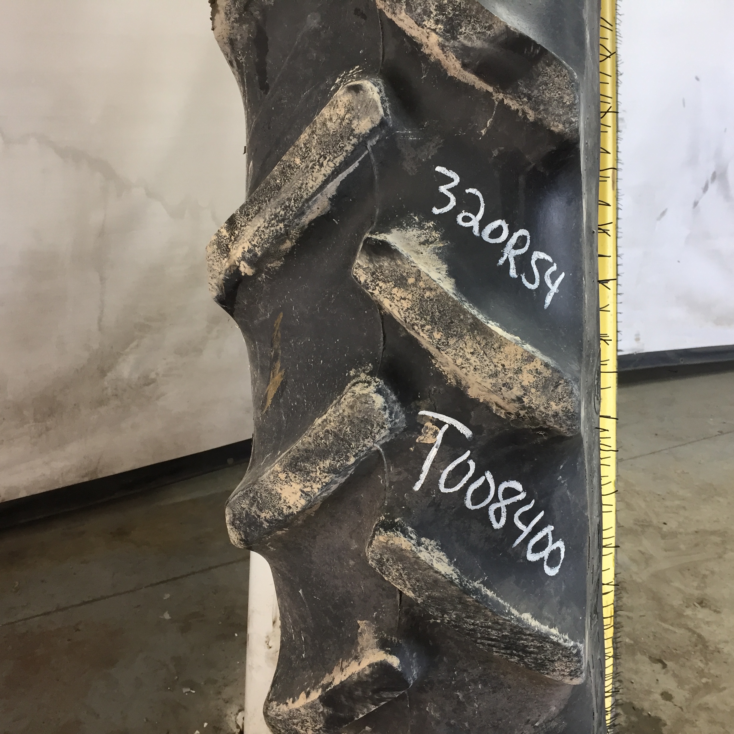 320/90R54 Goodyear Farm DT800 Super Traction R-1W Tire RT008400