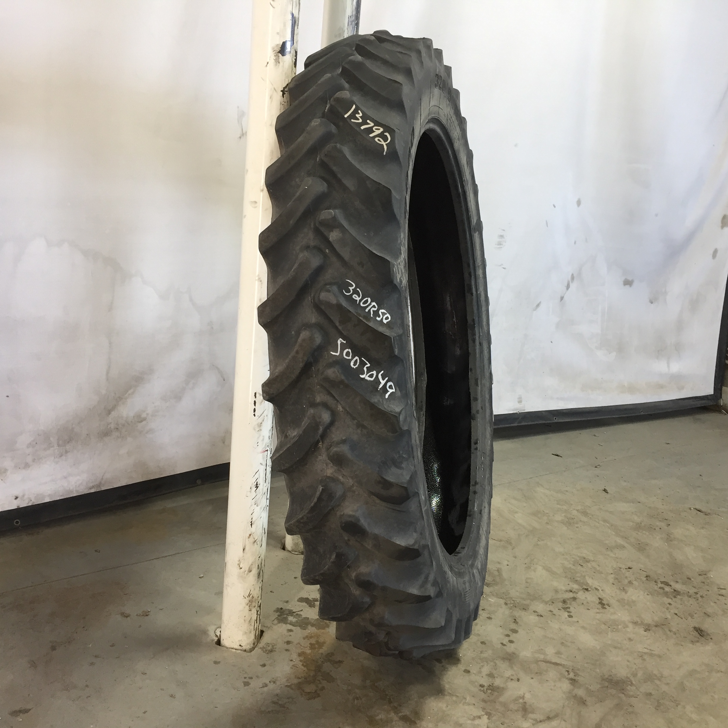 320/90R50 Firestone Radial 9000 R-1W Tire S003049
