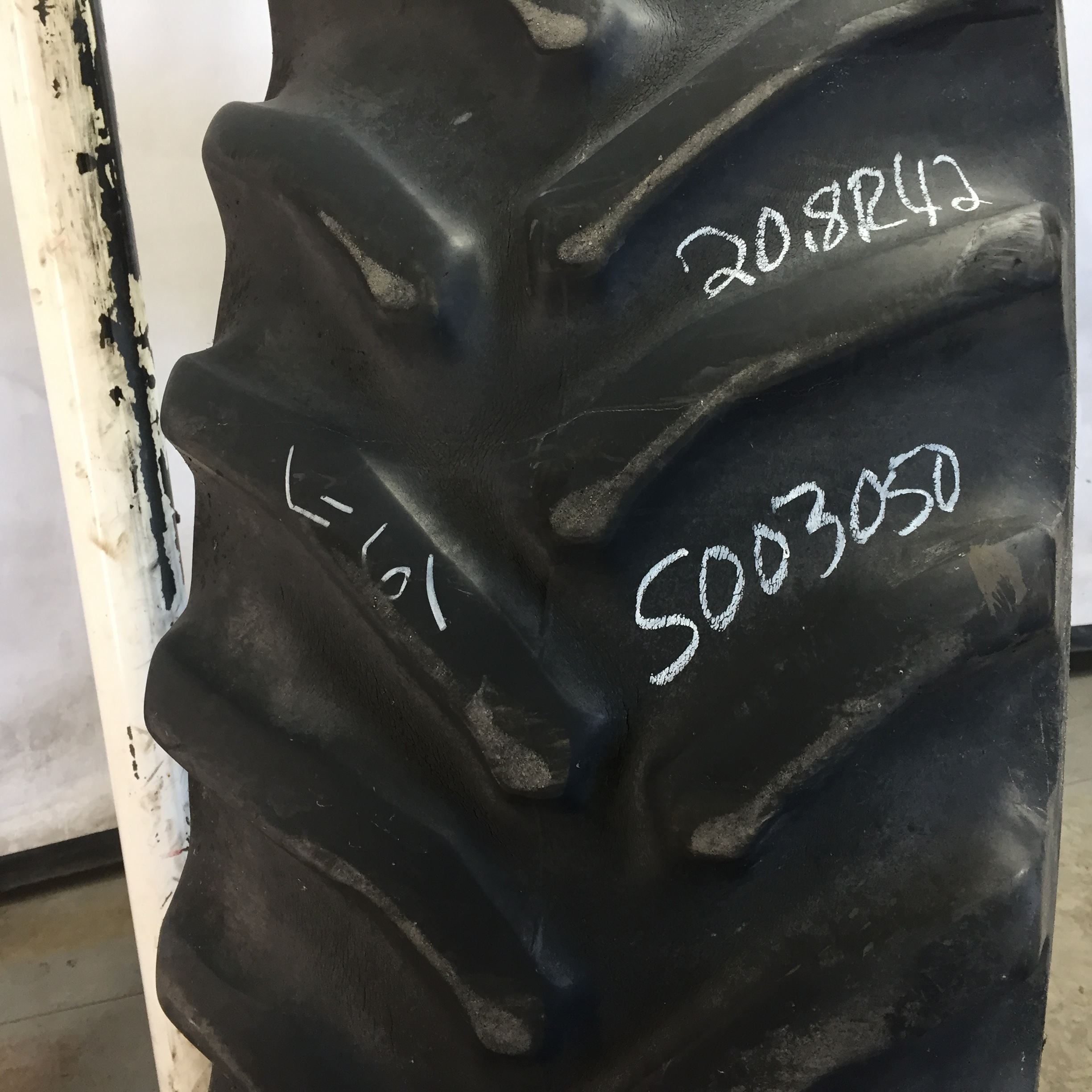 20.8/R42 Goodyear Farm Dyna Torque Radial R-1 Tire S003050