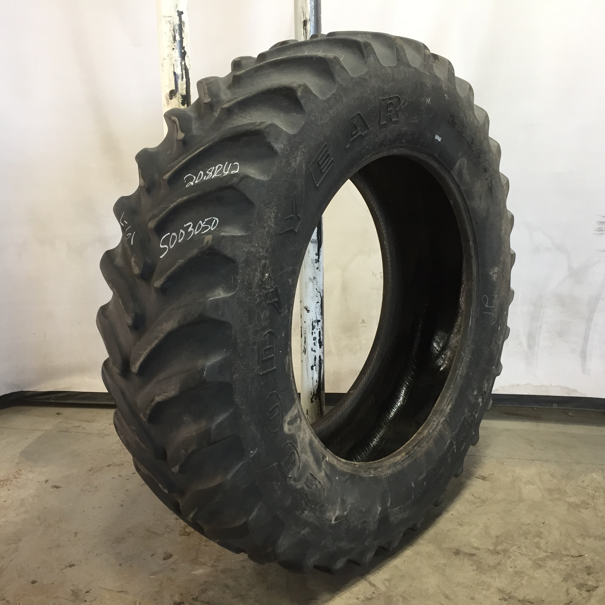 20.8/R42 Goodyear Farm Dyna Torque Radial R-1 Tire S003050