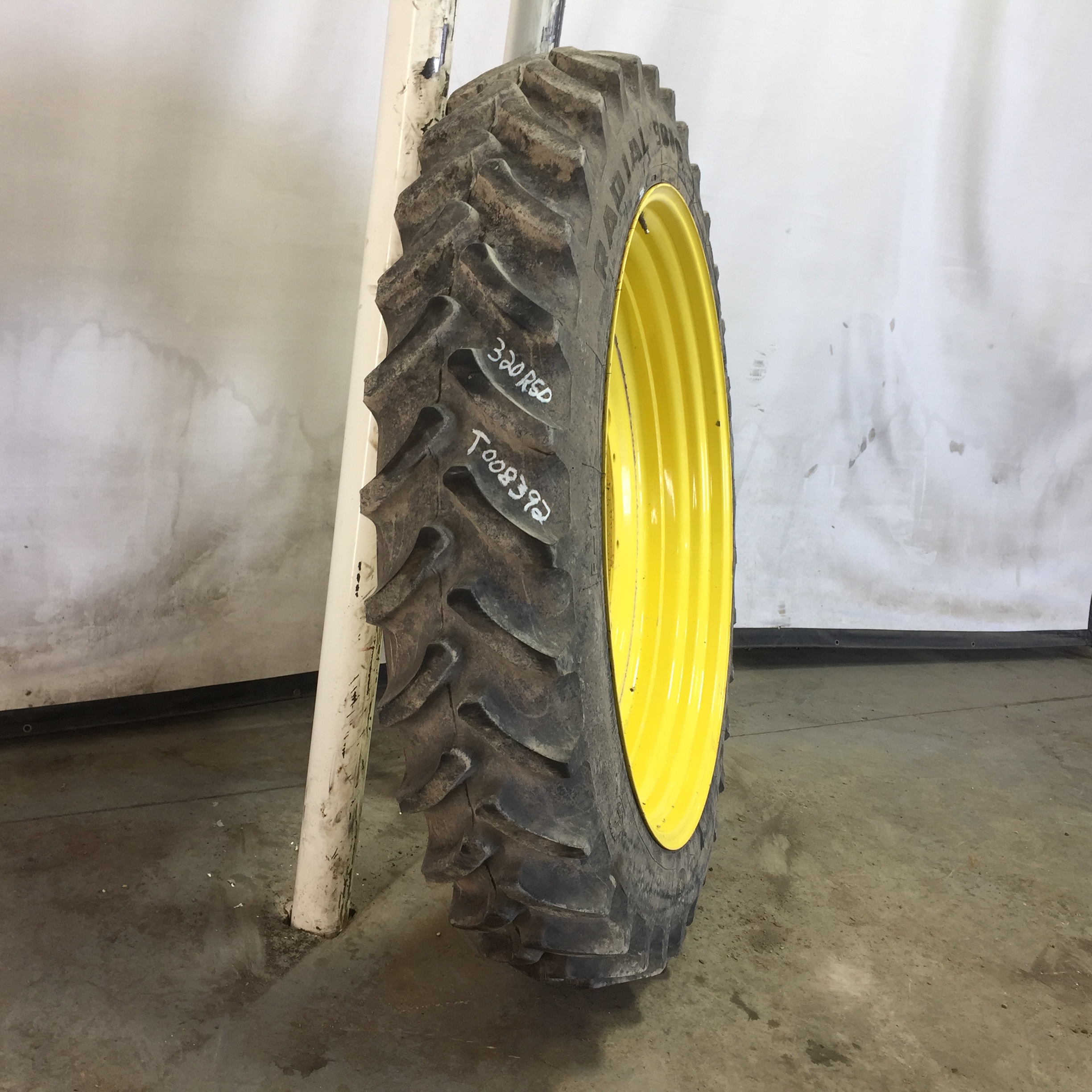 320/90R50 Firestone Radial 9000 R-1W Tire-Wheel Assembly T008392