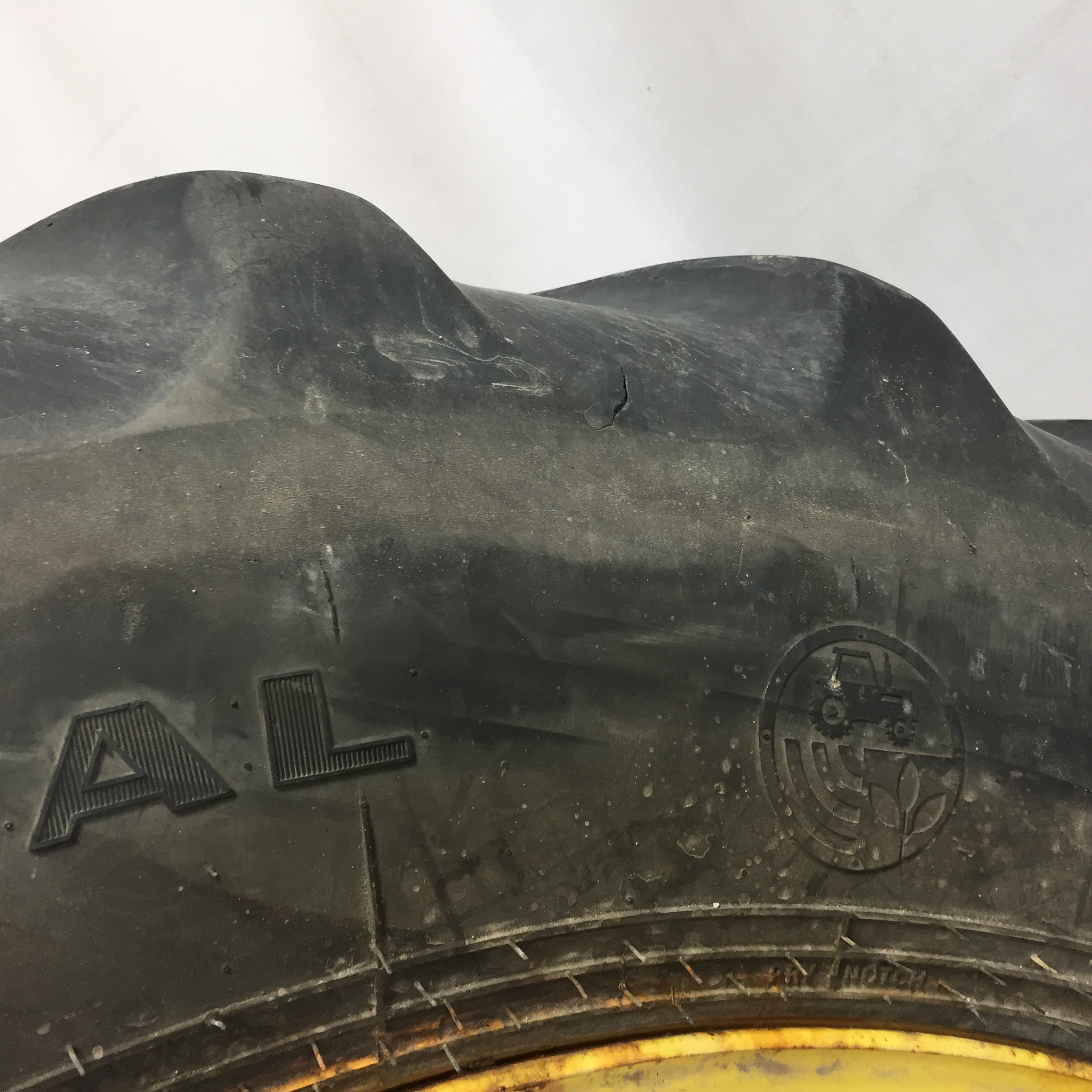 620/70R46 Goodyear Farm DT820 Super Traction R-1W Tire-Wheel Assembly T008394