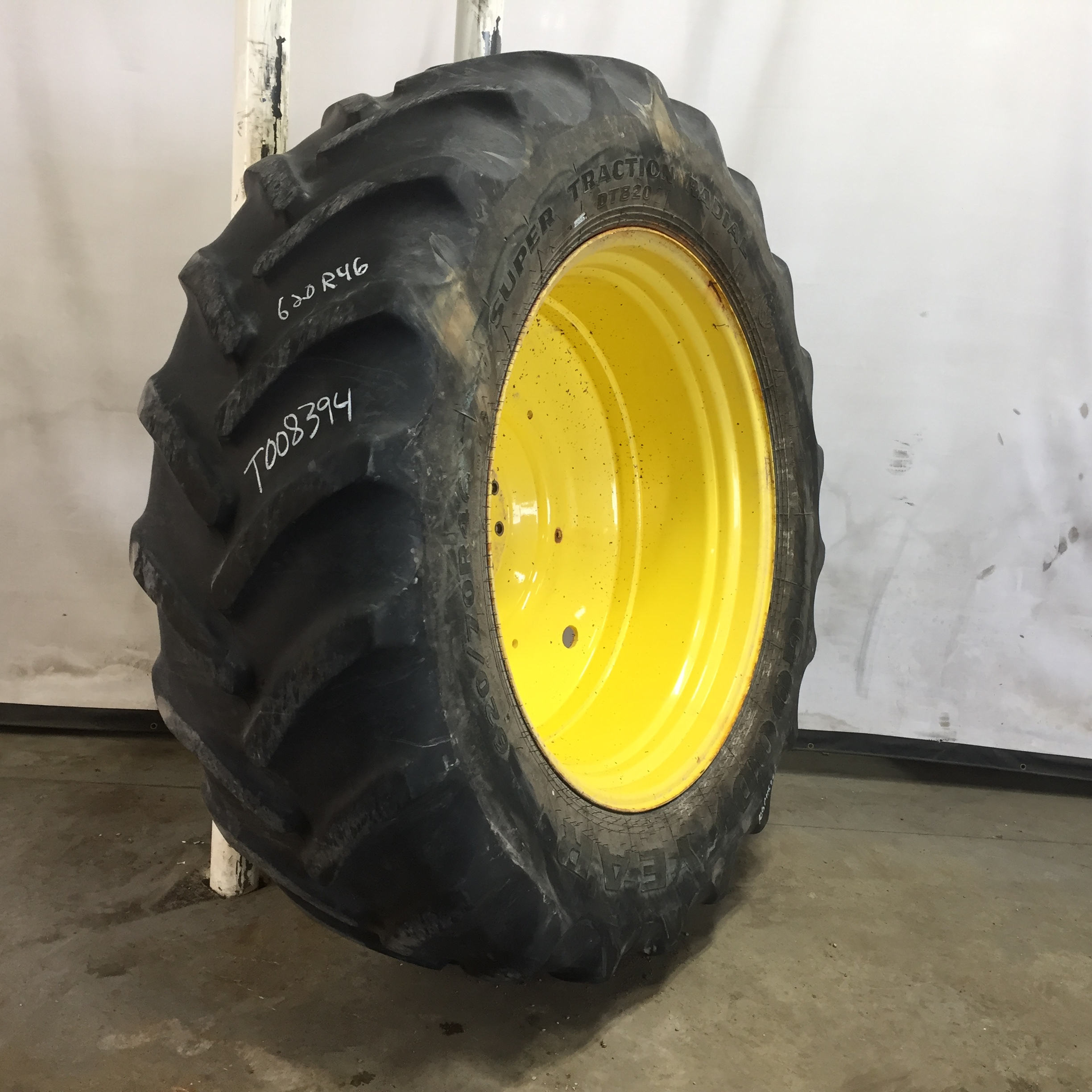620/70R46 Goodyear Farm DT820 Super Traction R-1W Tire-Wheel Assembly T008394