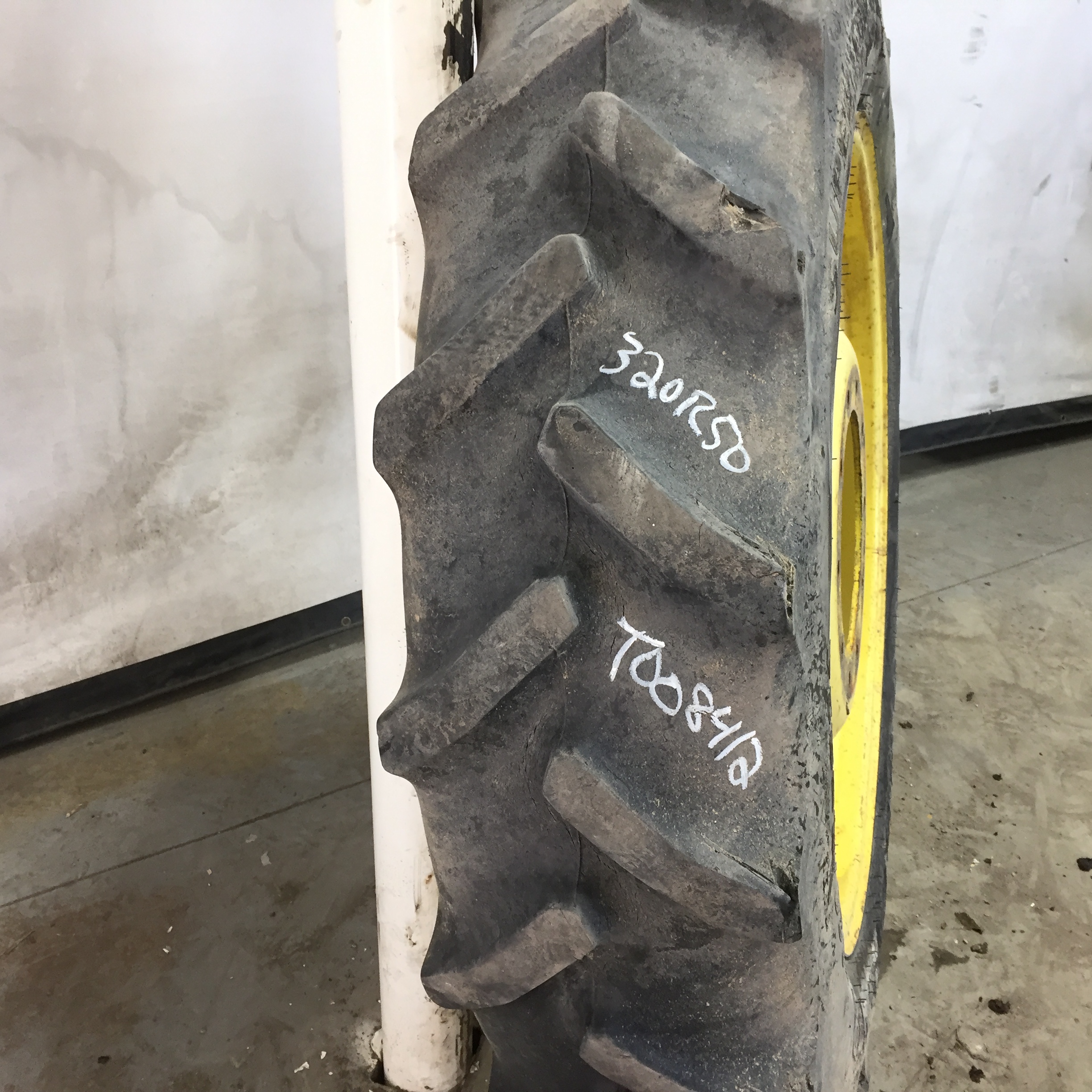 320/85R34 Goodyear Farm Super Traction Radial R-1W Tire RT008412