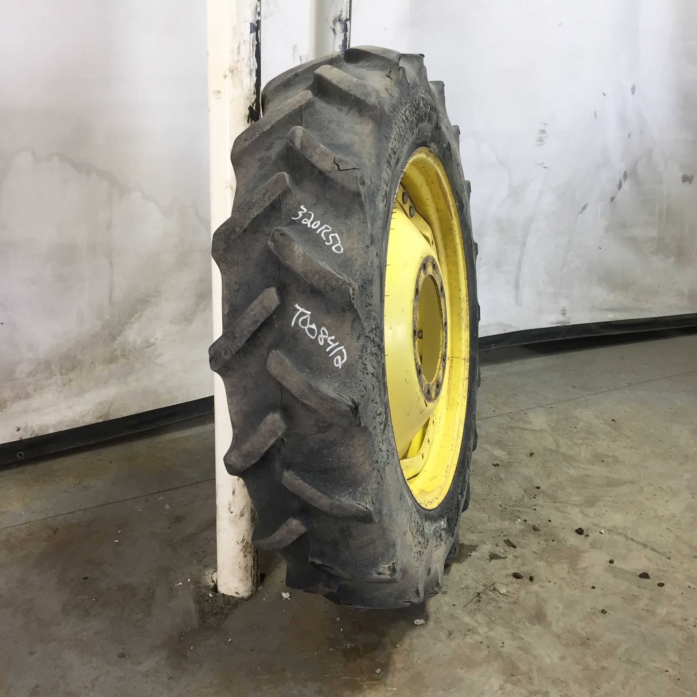 320/85R34 Goodyear Farm Super Traction Radial R-1W Tire RT008412