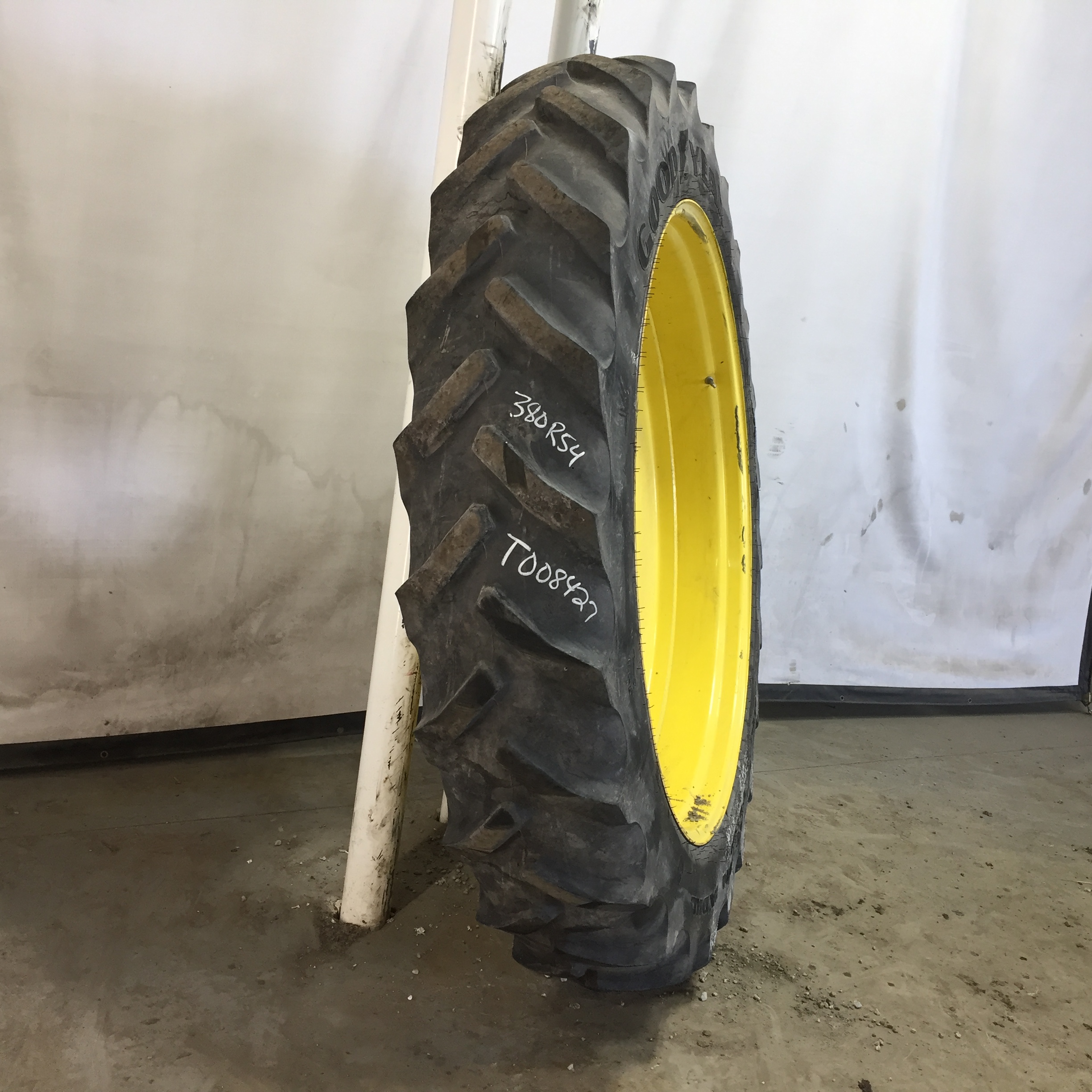 380/90R54 Goodyear Farm DT800 Super Traction R-1W Tire RT008427