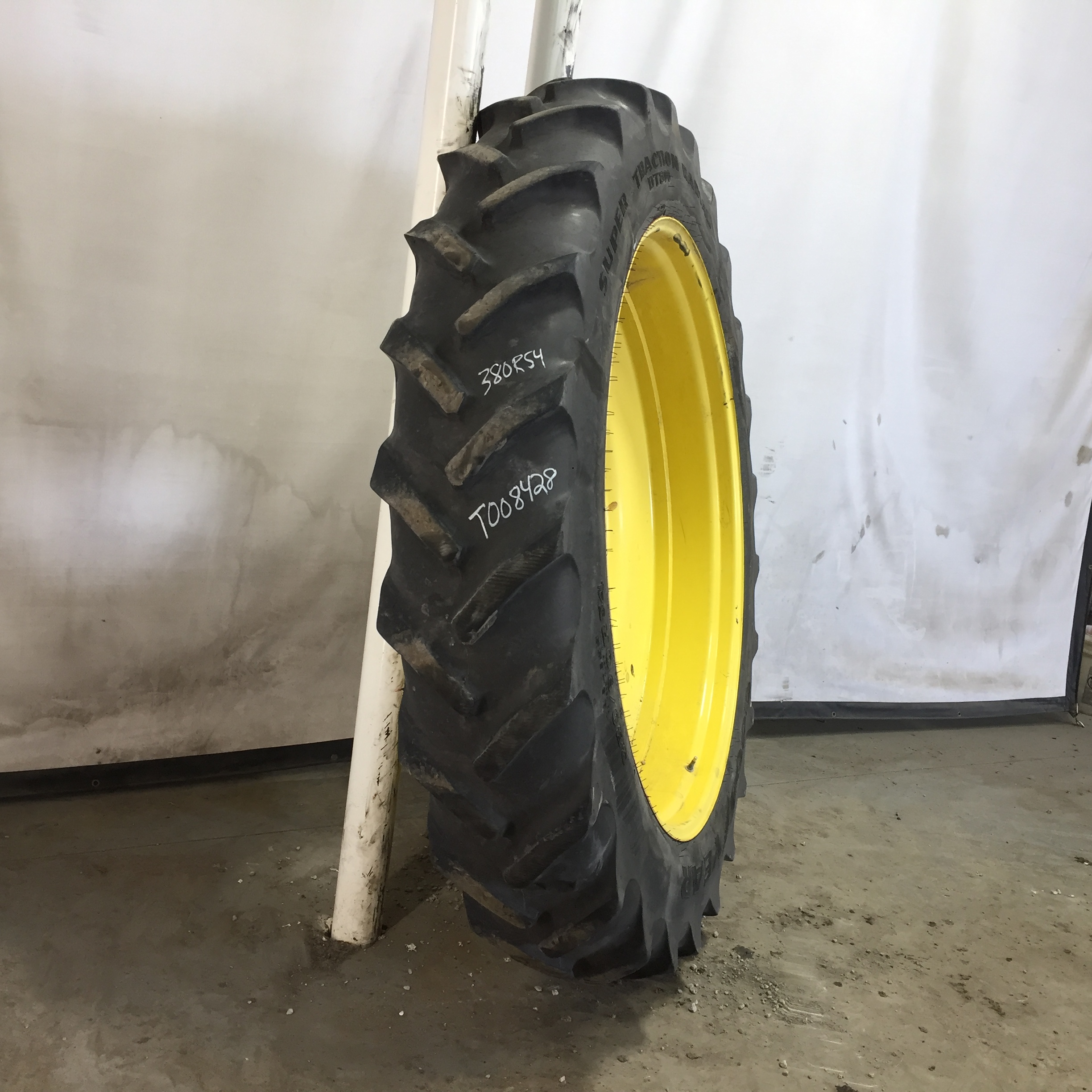 380/90R54 Goodyear Farm DT800 Super Traction R-1W Tire RT008428