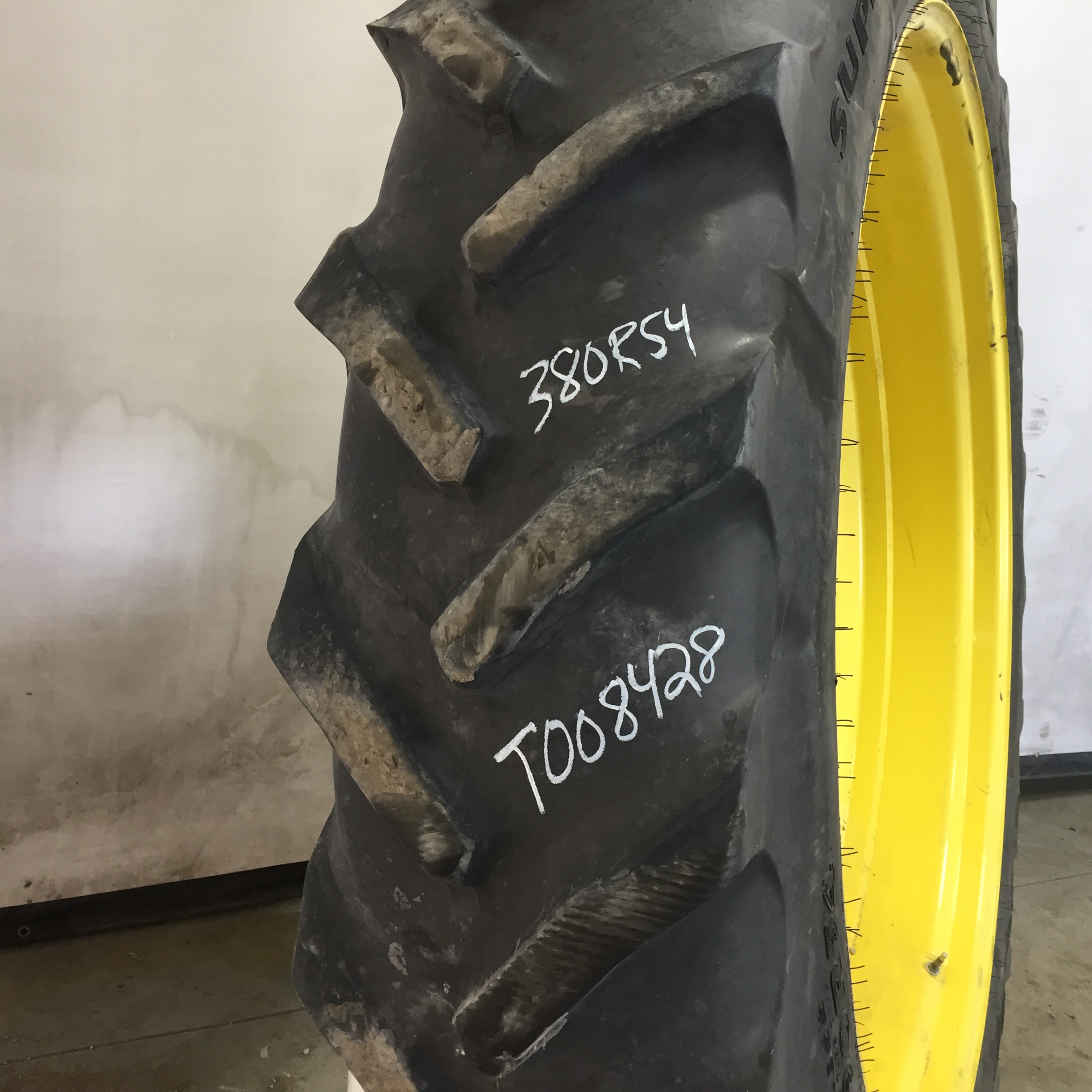 380/90R54 Goodyear Farm DT800 Super Traction R-1W Tire-Wheel Assembly T008428